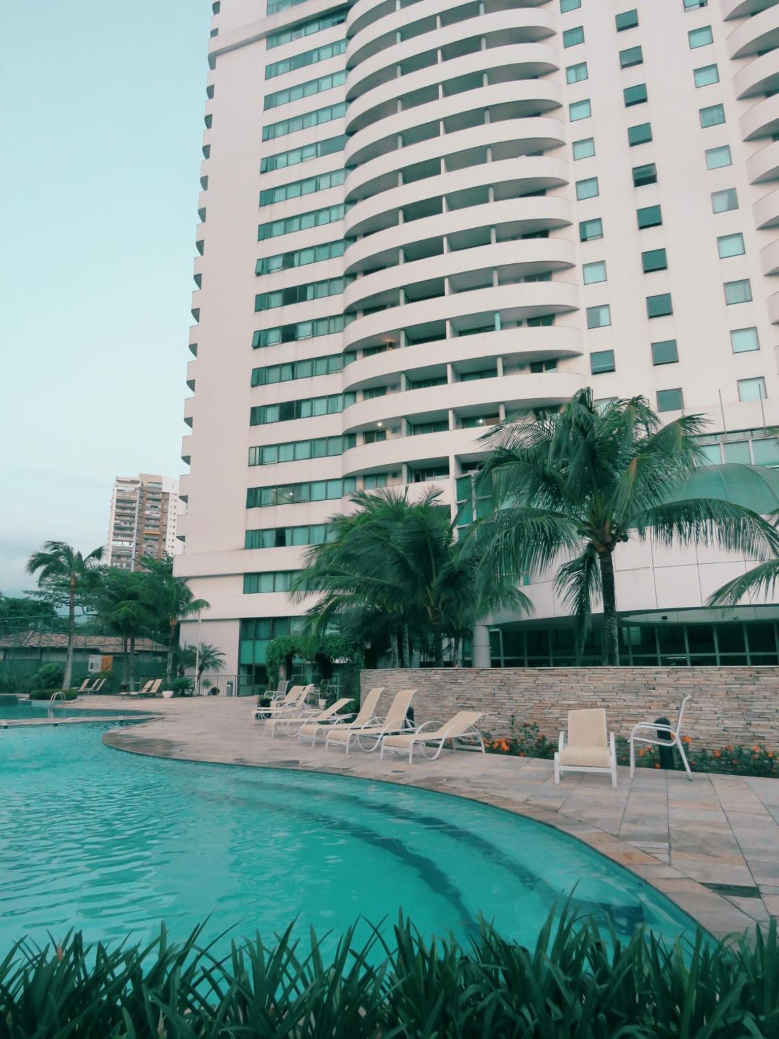 Barra Prime Flats, Ed Mediterrâneo, wi-fi 400Mb, balsa pra praia grátis, ar condicionado novo!