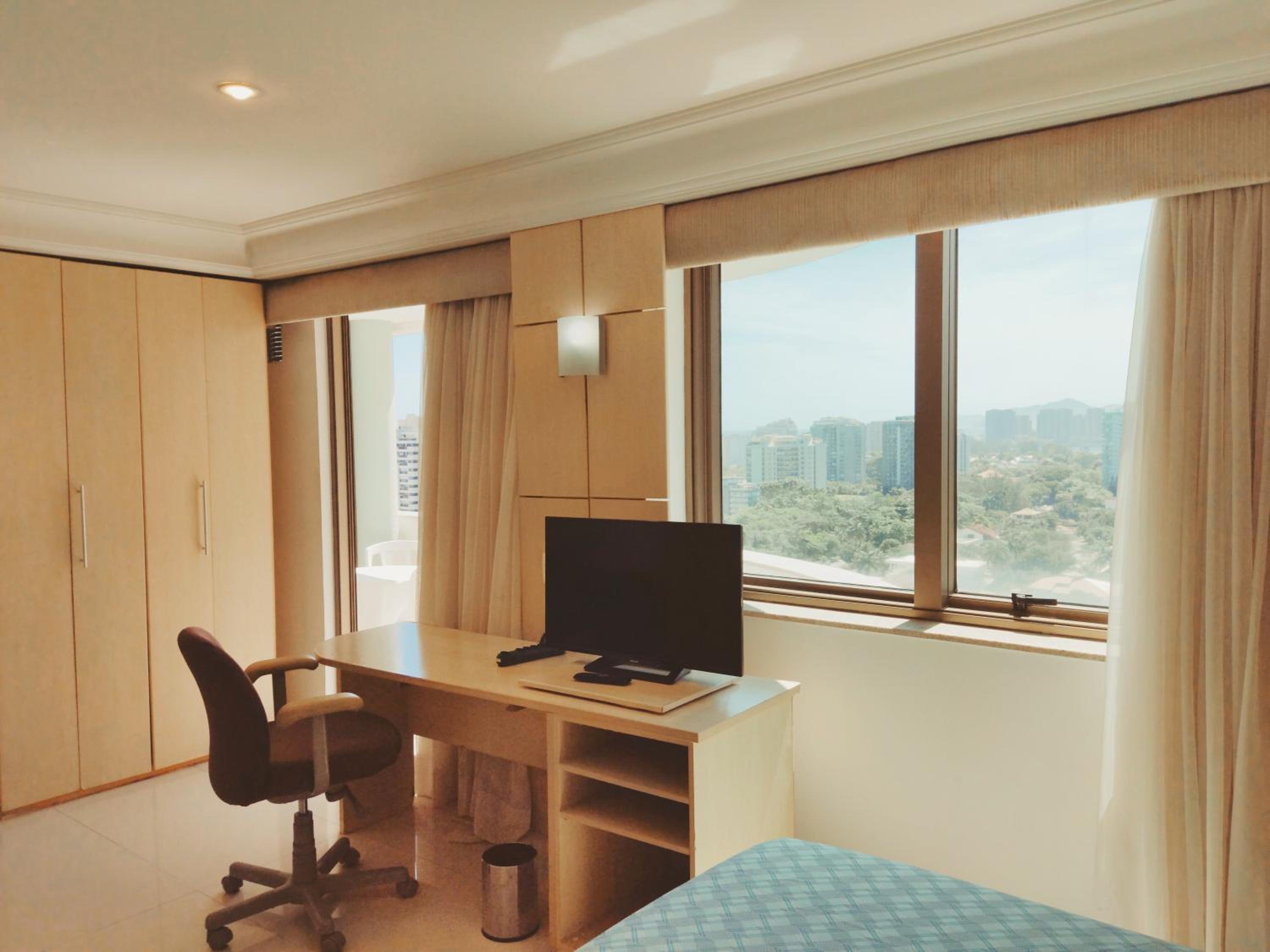 Barra Prime Flats, Ed Mediterrâneo, wi-fi 400Mb, balsa pra praia grátis, ar condicionado novo!