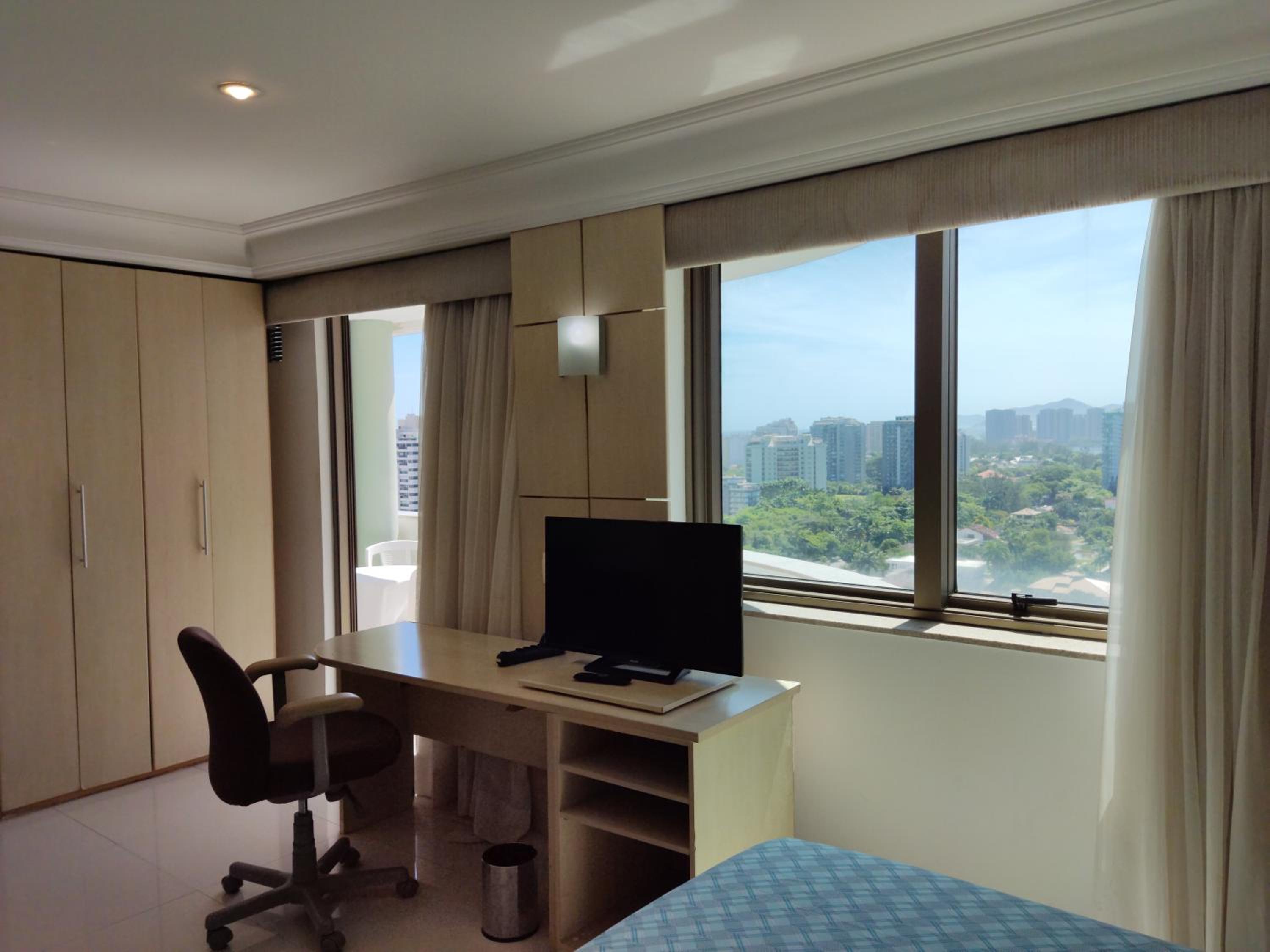 Barra Prime Flats, Ed Mediterrâneo, wi-fi 400Mb, balsa pra praia grátis, ar condicionado novo!