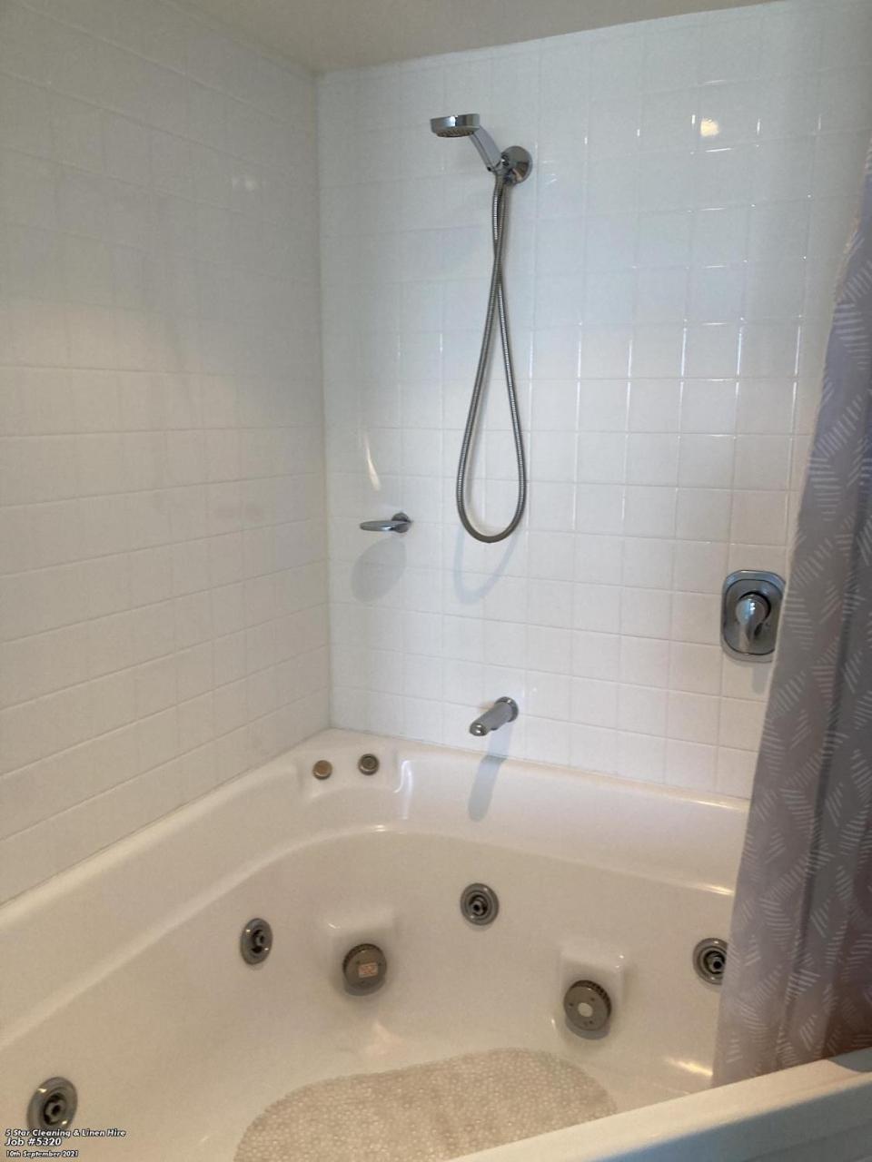 Caloundra Vacations - Just Perfect Apartment with Ocean Views - Property Image 12