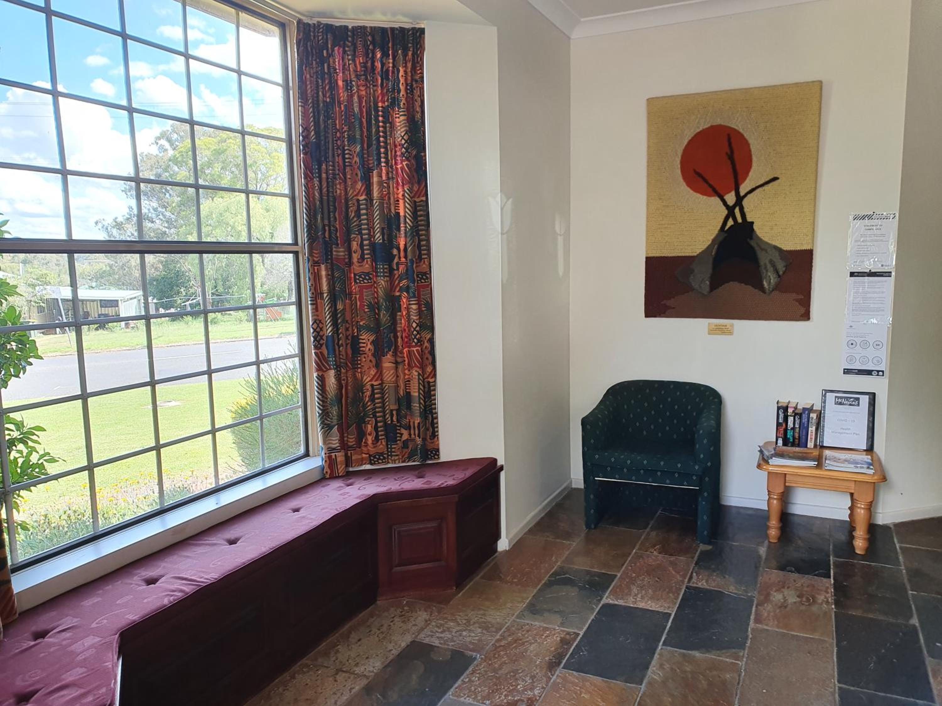 McNevins Warwick Motel