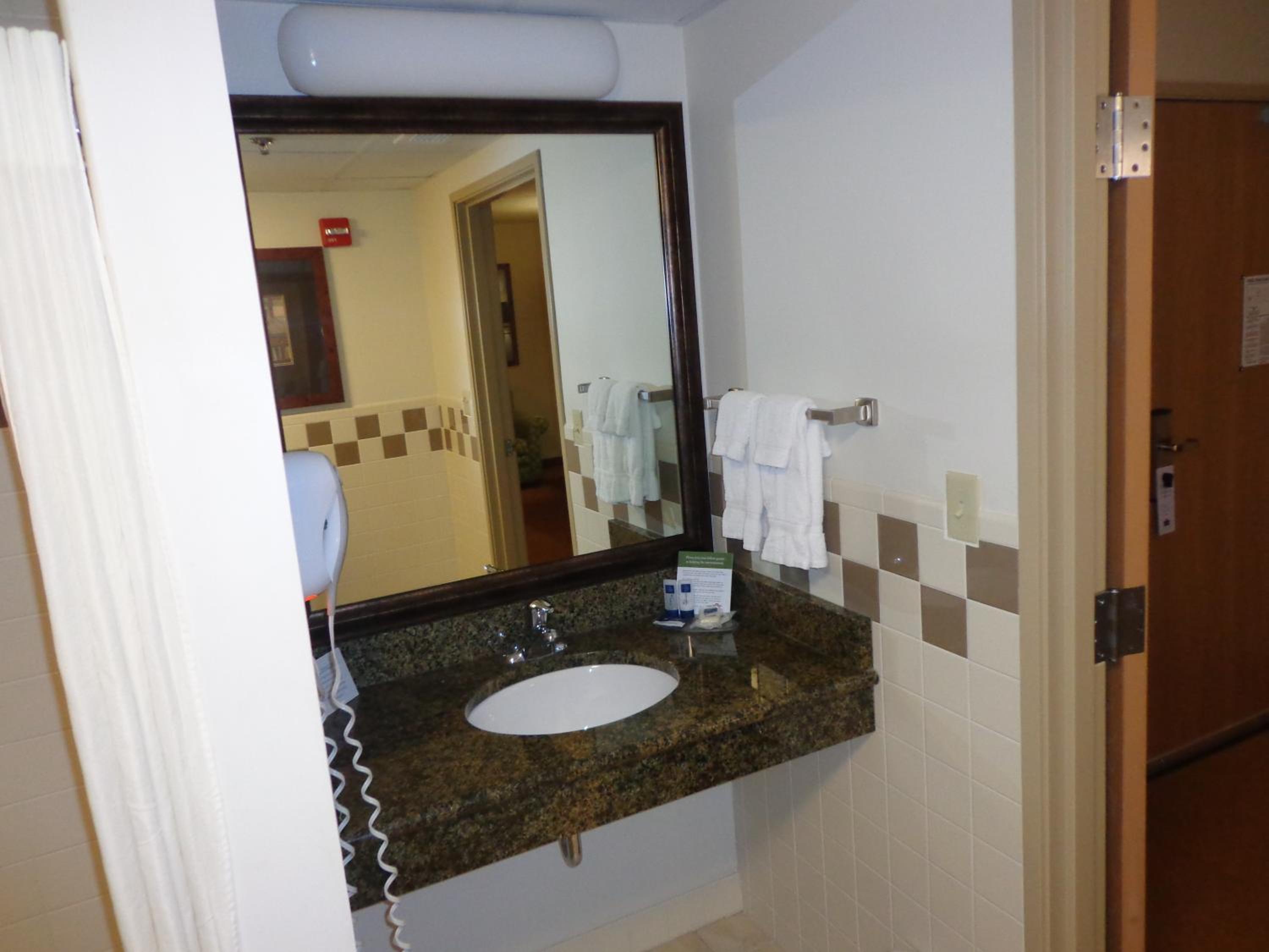Pierre Vacations - AmericInn by Wyndham Fort Pierre Conference Center - Property Image 2