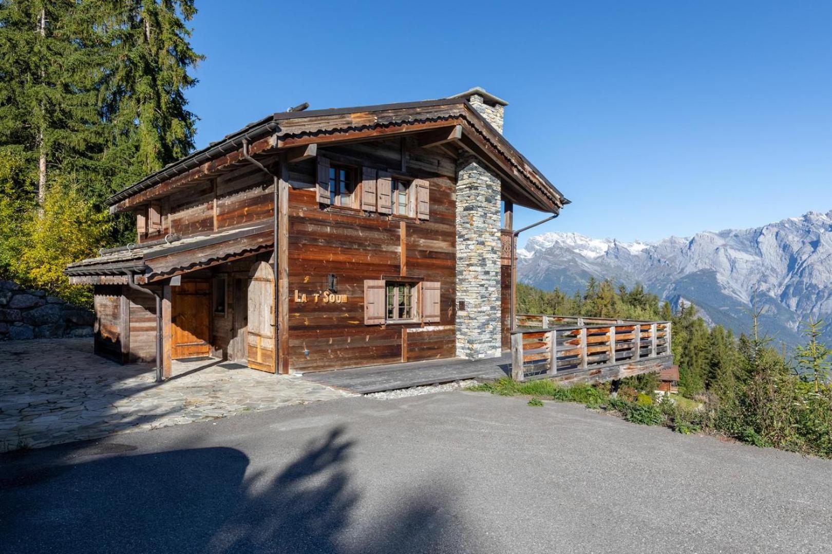 Chalet La Tsoum view 3