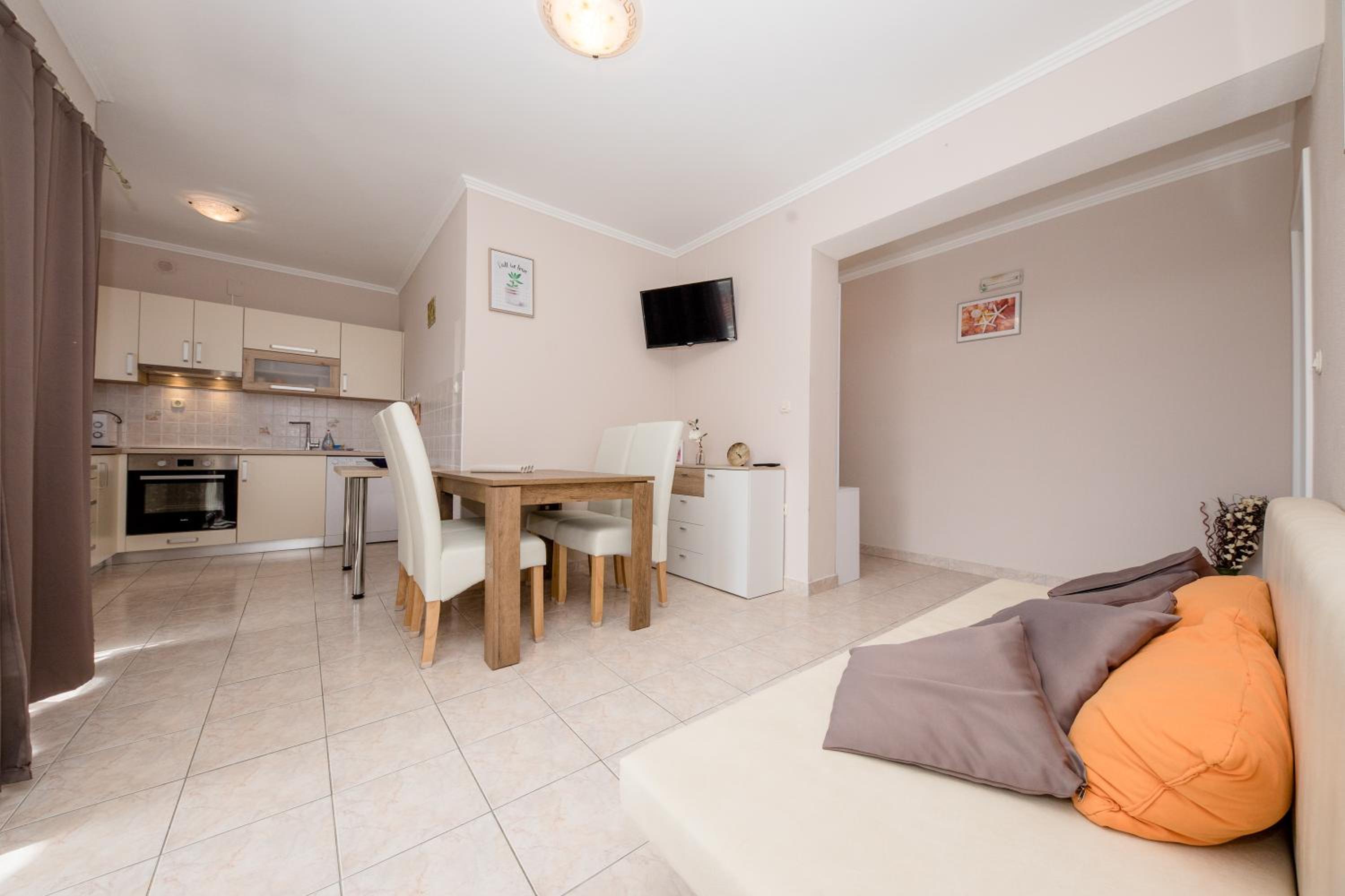 Apartmani Ana & Milo view 5
