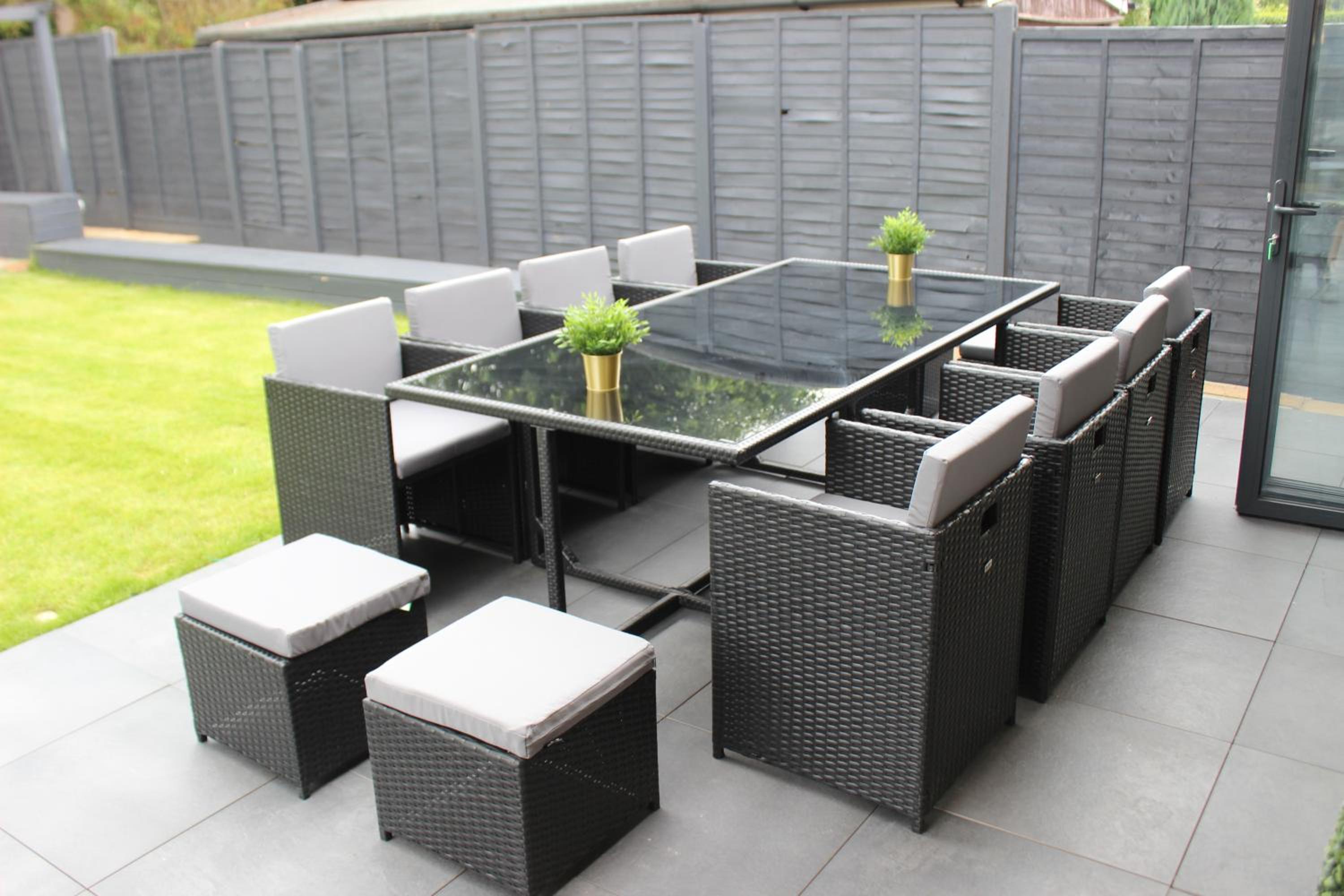 Modern Spacious House - Sleeps 16, Free Parking, Sun Terrace view 4