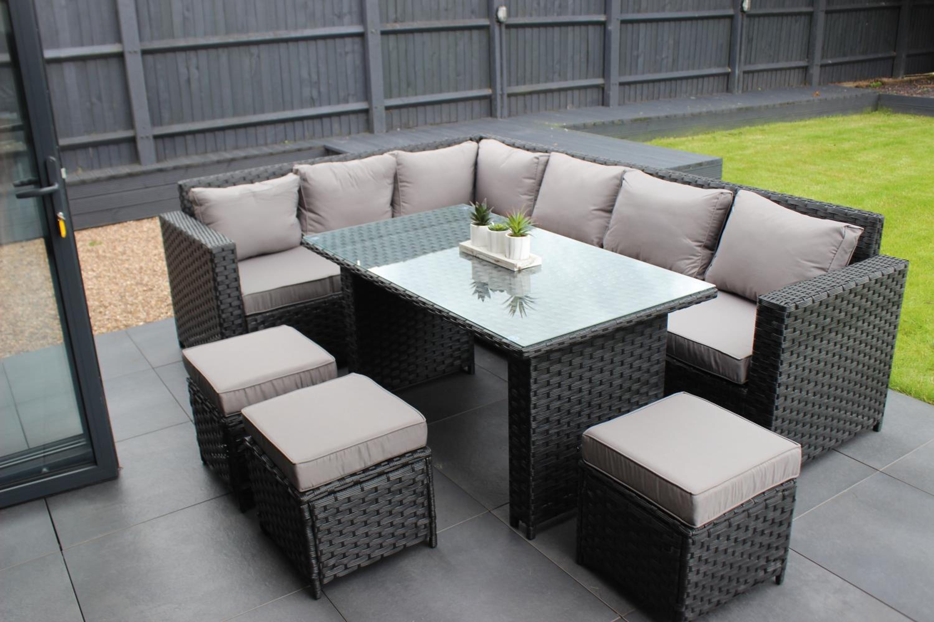 Modern Spacious House - Sleeps 16, Free Parking, Sun Terrace view 5