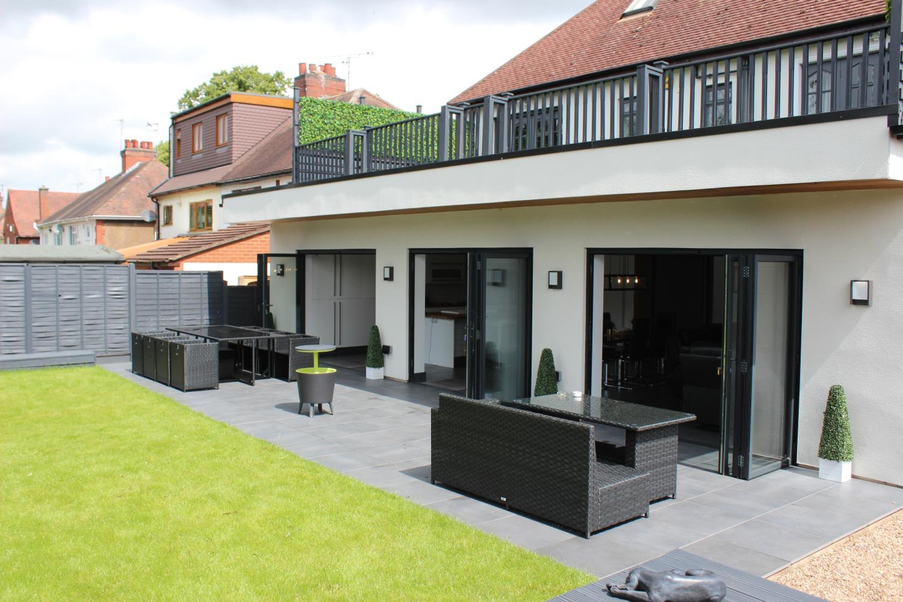 Modern Spacious House - Sleeps 16, Free Parking, Sun Terrace view 3