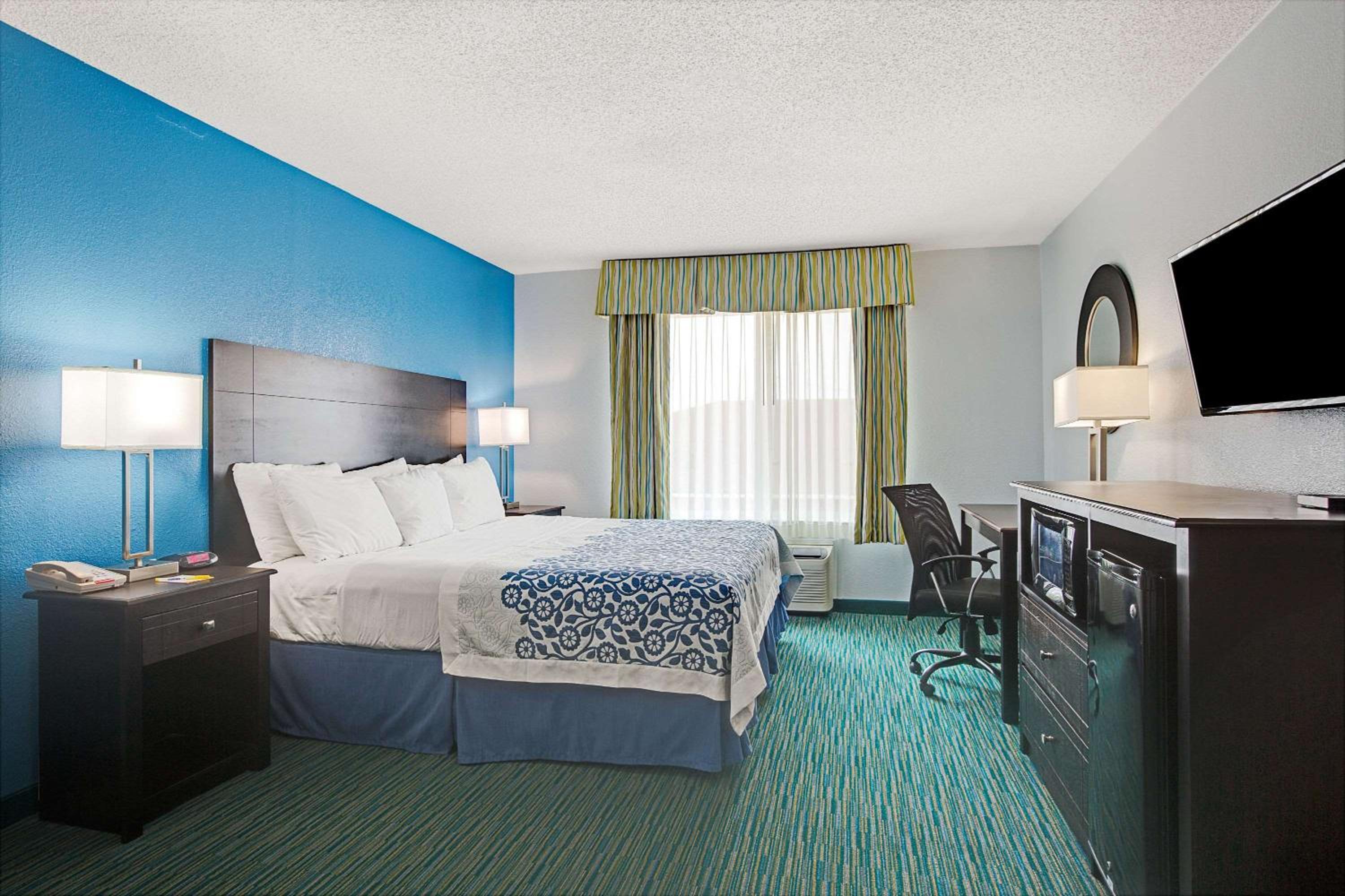 Dallas / Fort Worth Vacations - Days Inn by Wyndham Dallas Garland West - Property Image 1