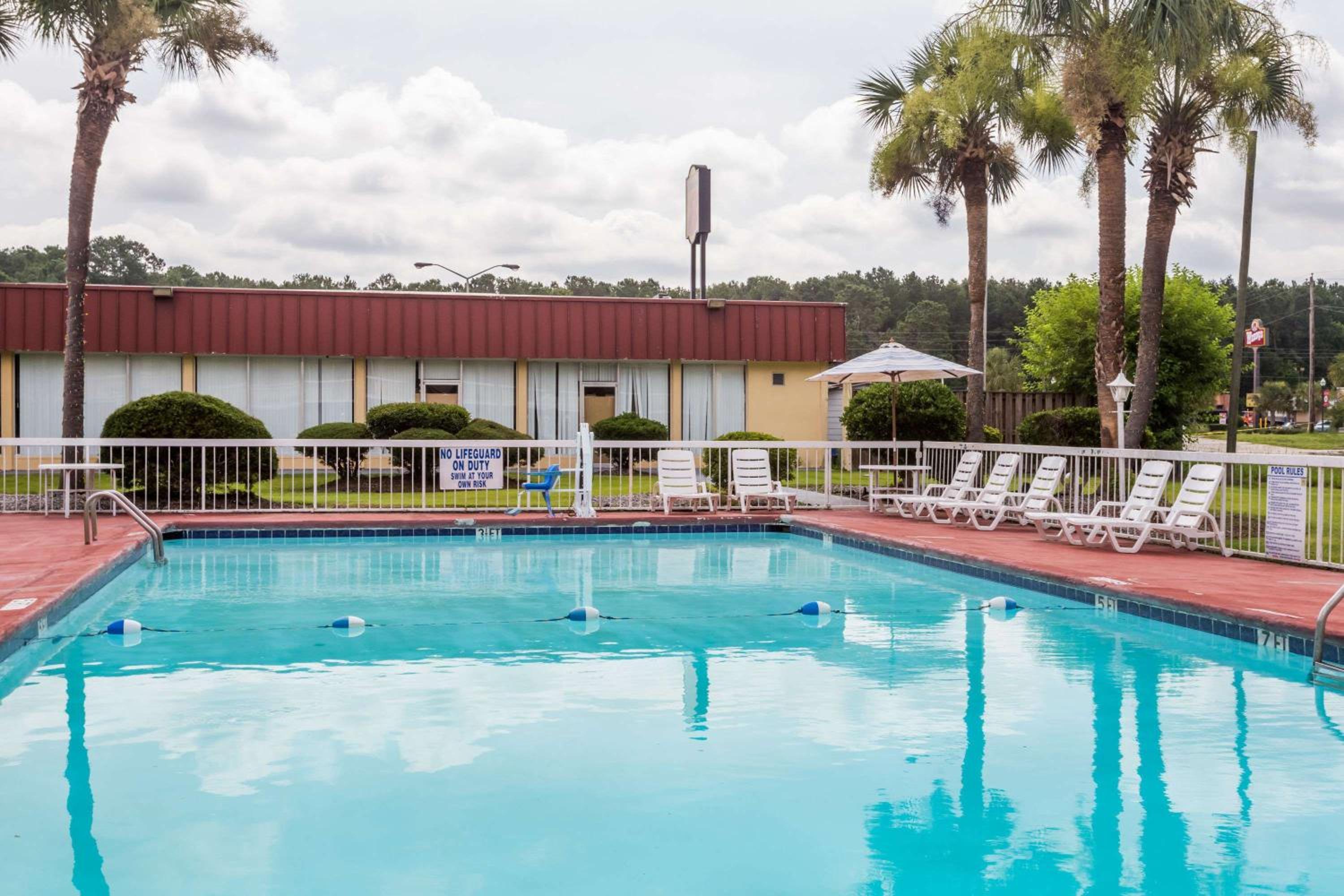 Super 8 by Wyndham Hardeeville - Savannah North view 4