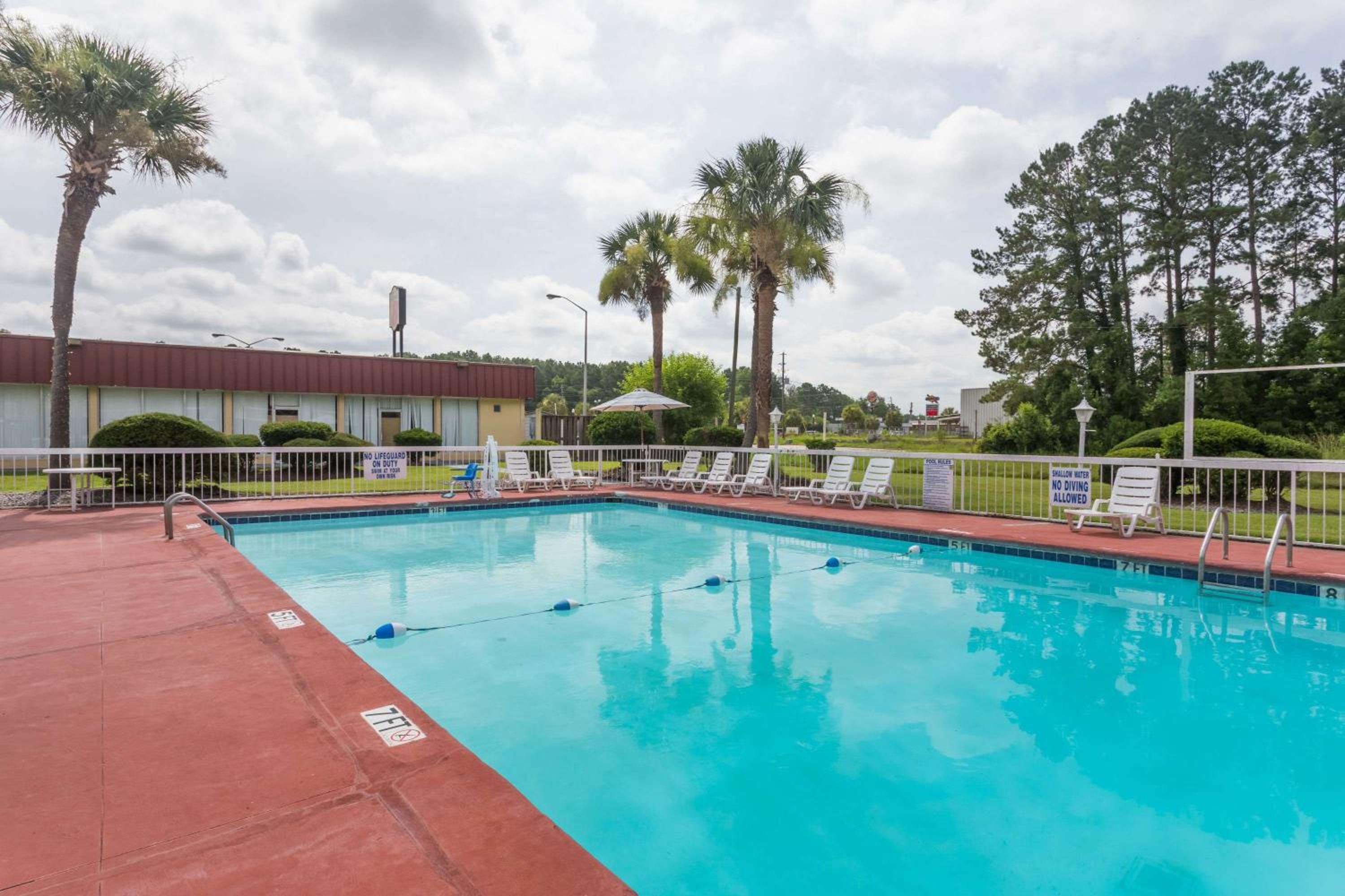 Super 8 by Wyndham Hardeeville - Savannah North view 5