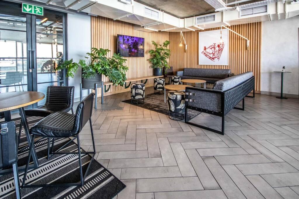 502 Wex1 Gorgeous Funky Apartment