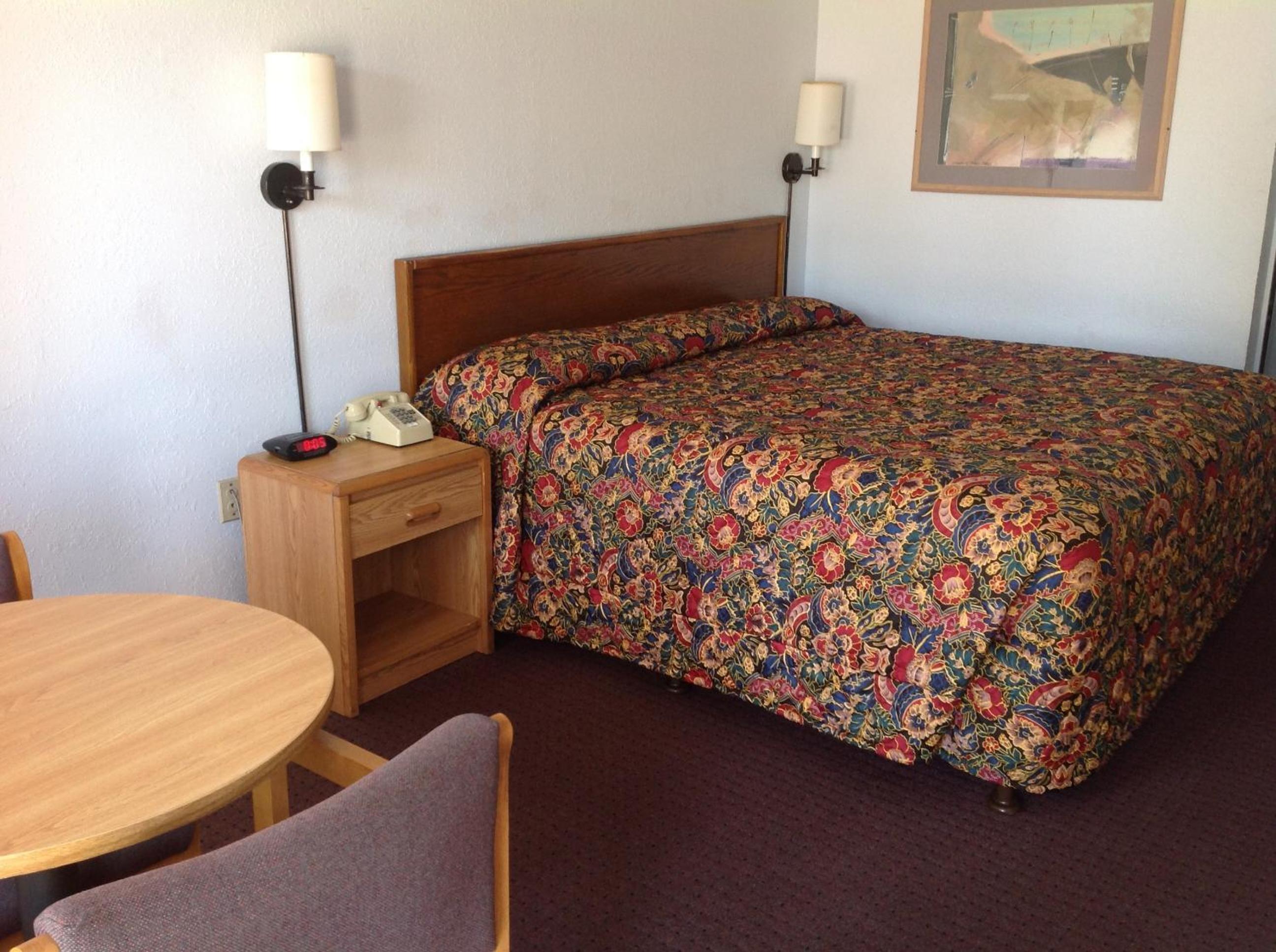 Muskogee Vacations - Knights Inn Muskogee - Property Image 3