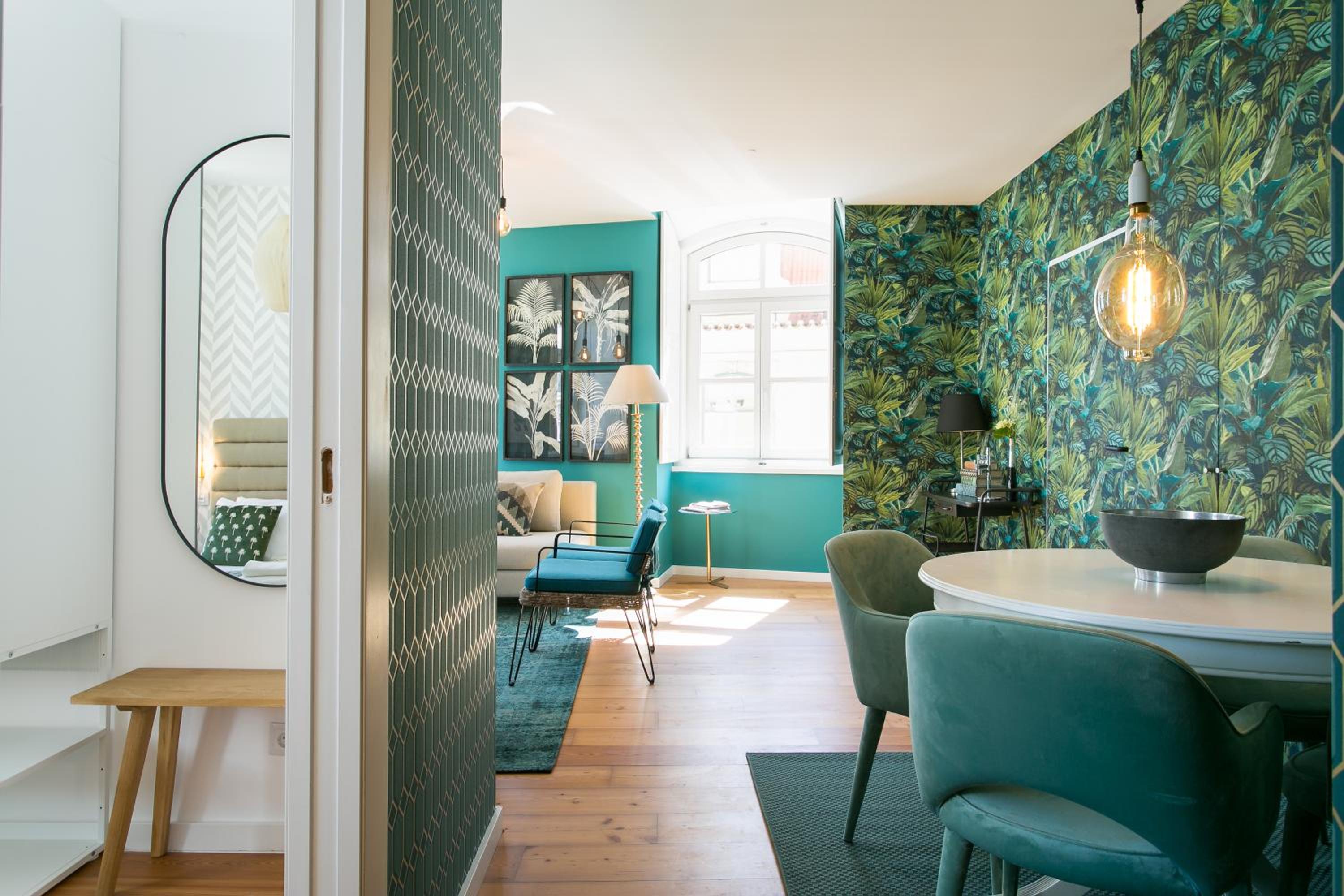 JP38 - Dowtown perfect gem 2 bdr + 2 bath, bright FLAT! view 3