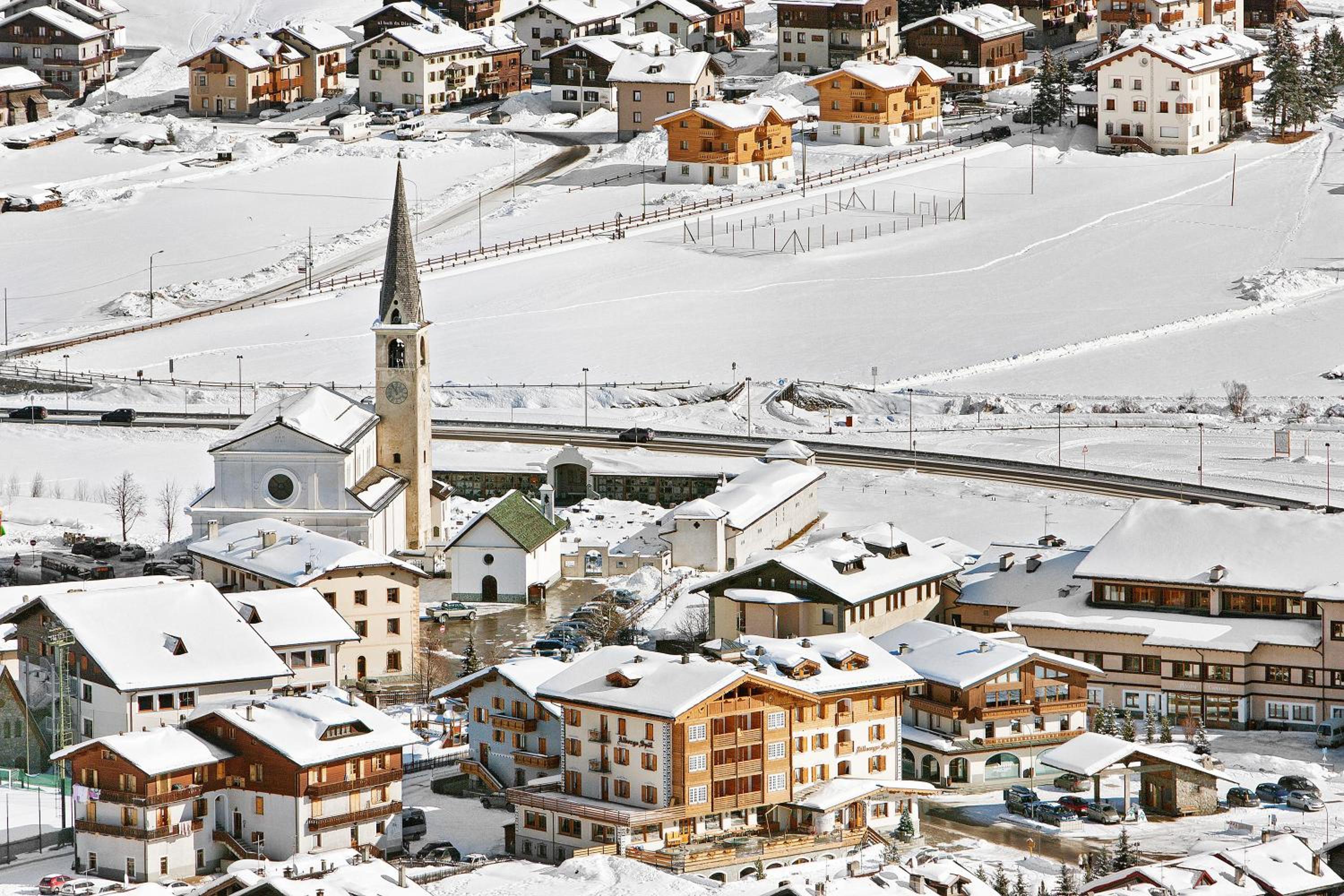 Baita sulle Alpi Livigno view 3