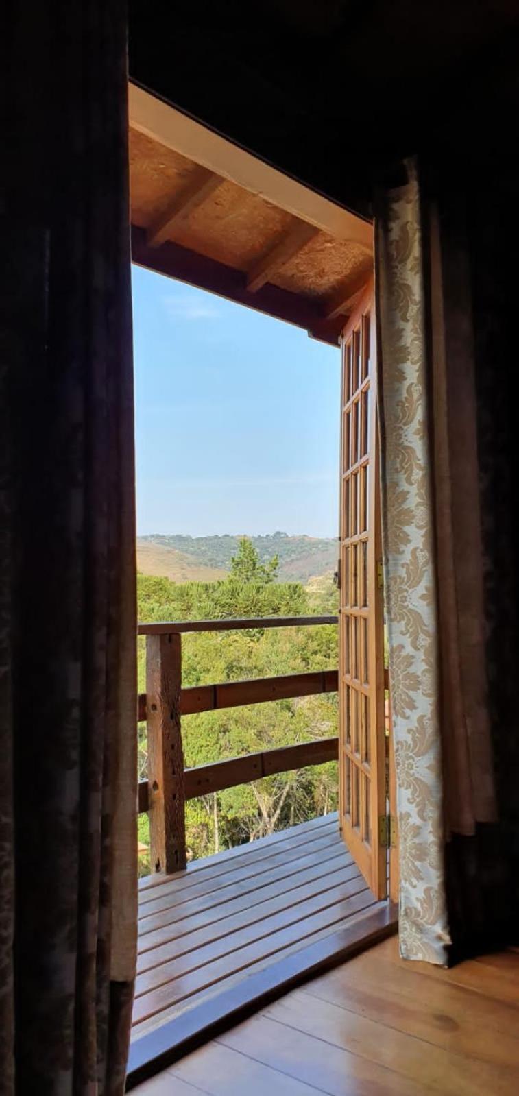 Cabanas Mountain nas montanhas de campos do jordão
