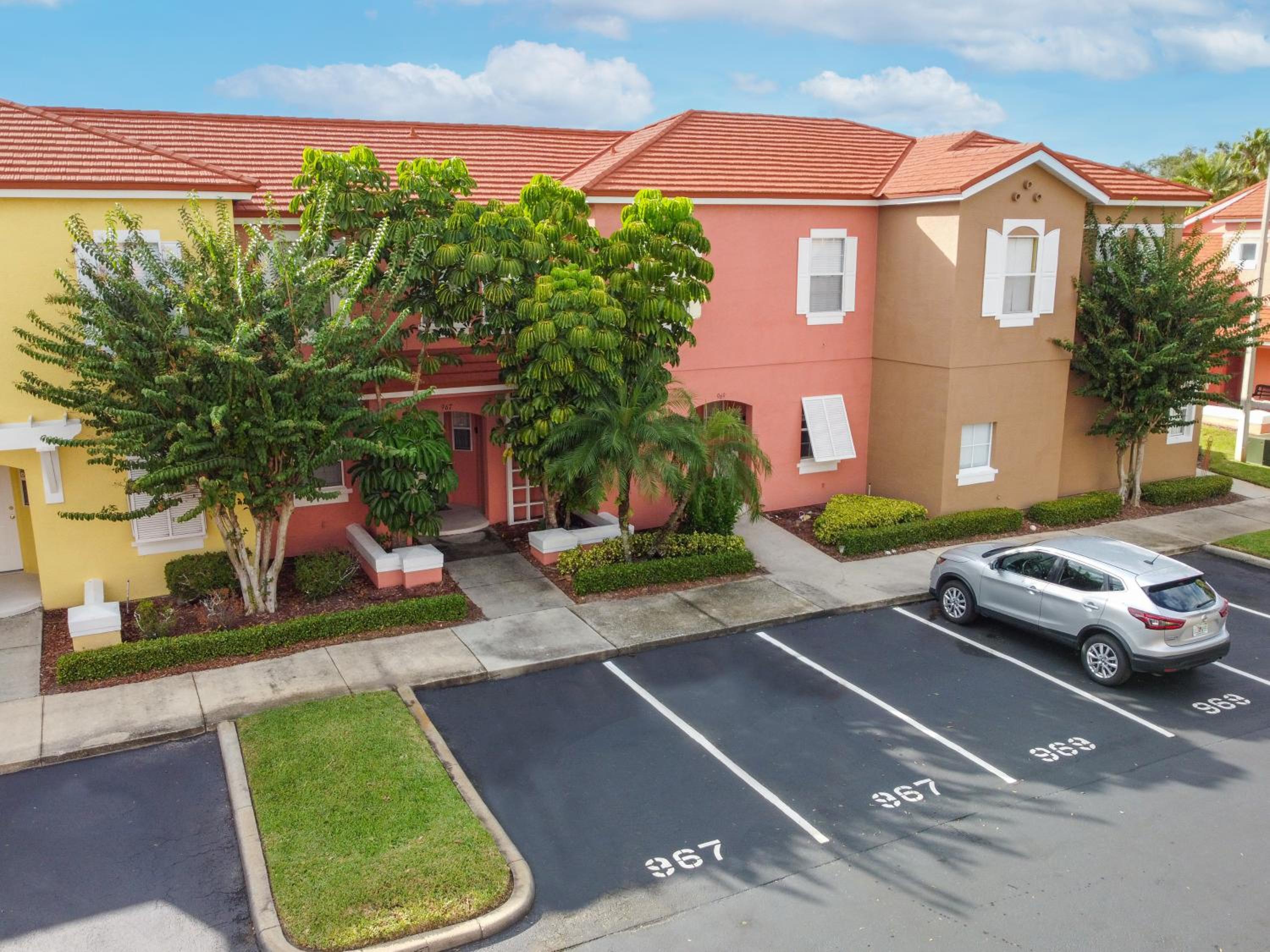 Family Getaway Townhome at Lake Berkley 15min to Disney view 4