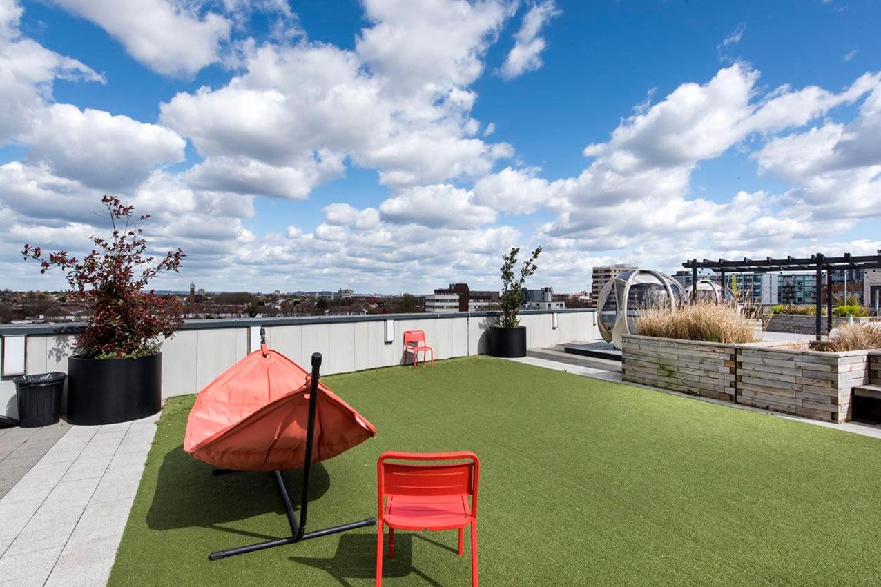 Two bedroom apartments close to Heathrow