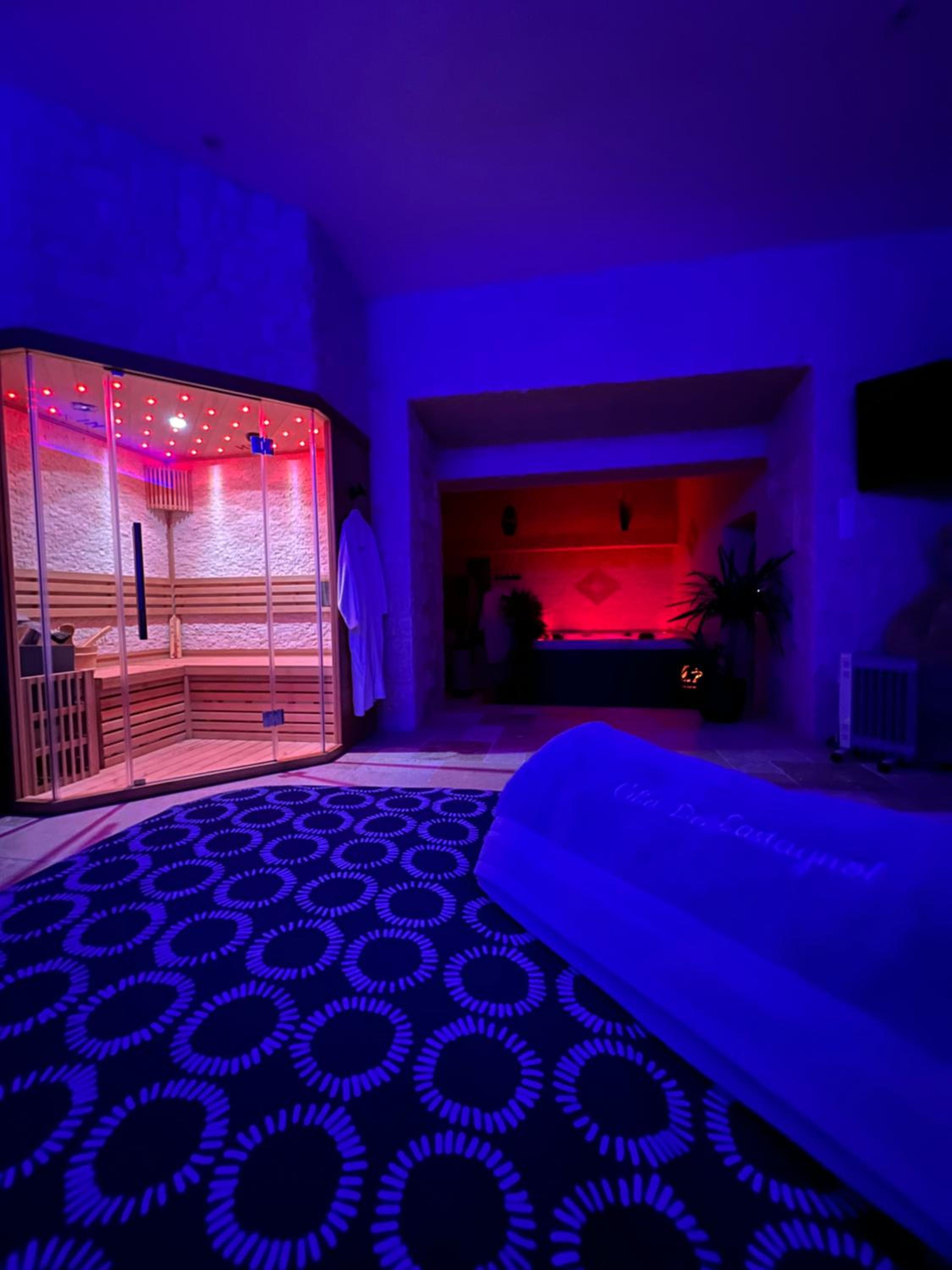 Suite Privative Jacuzzi Sauna de la Villa Del Castagnol view 4