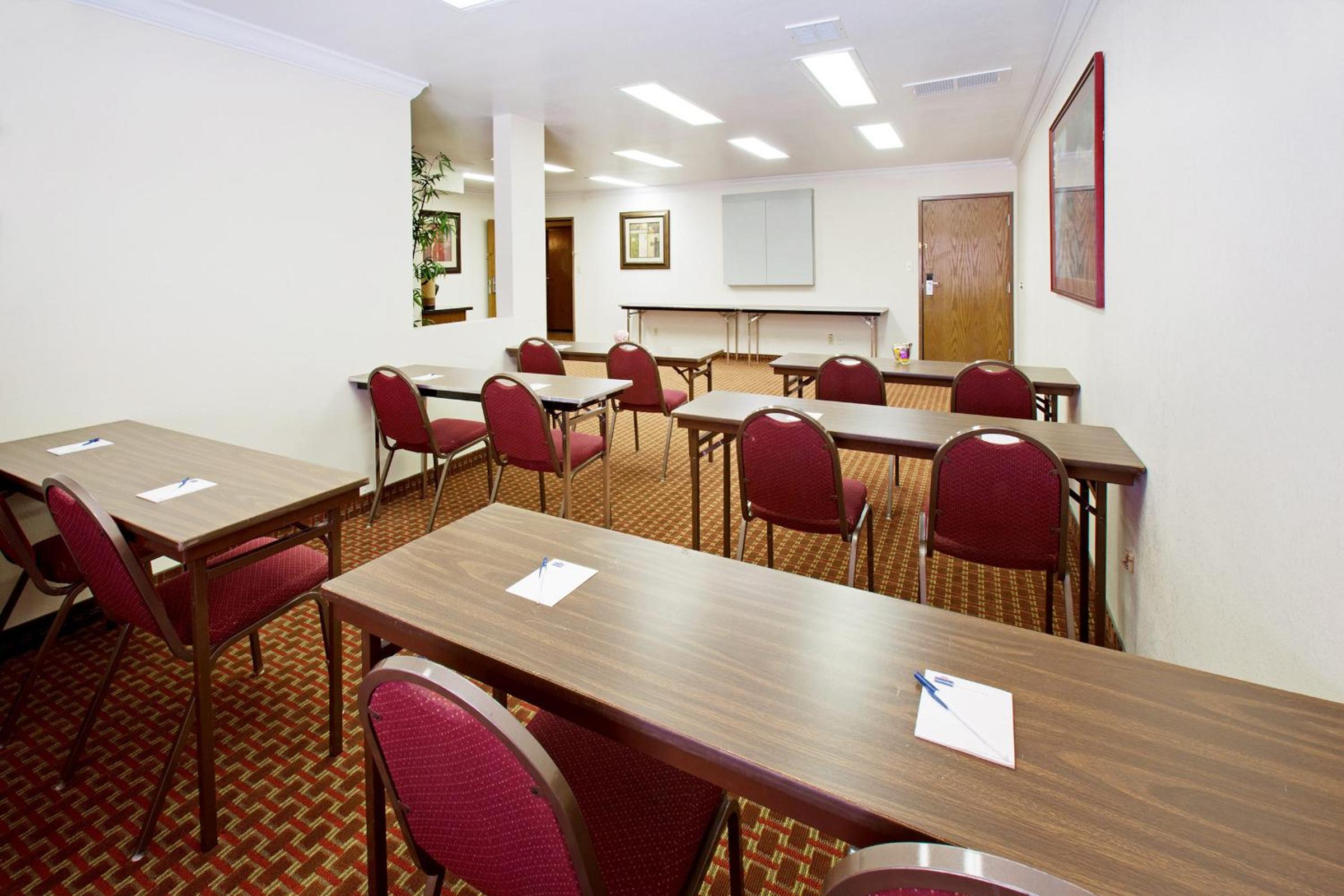 AmericInn by Wyndham Johnston Des Moines