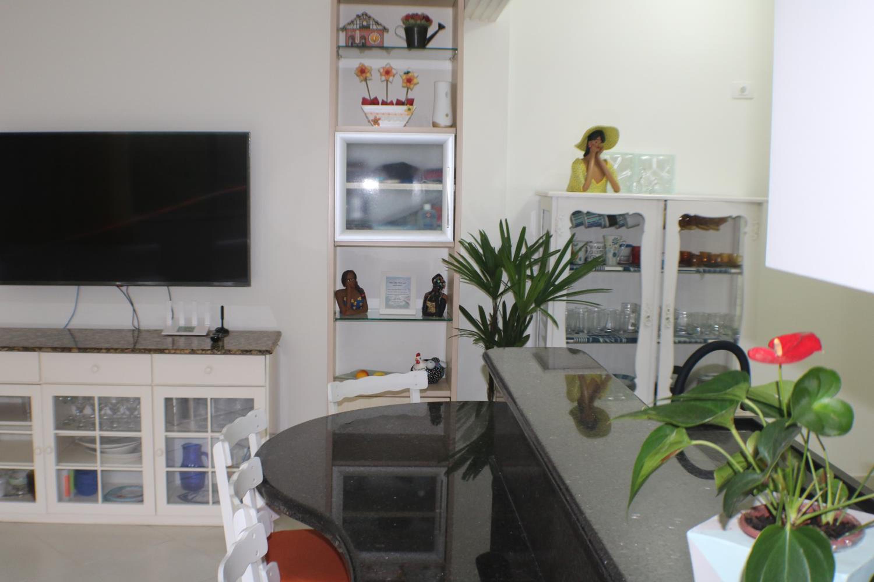 Apartamento Maré Mansa a 30 metros da praia Mansa em Caiobá com Wifi