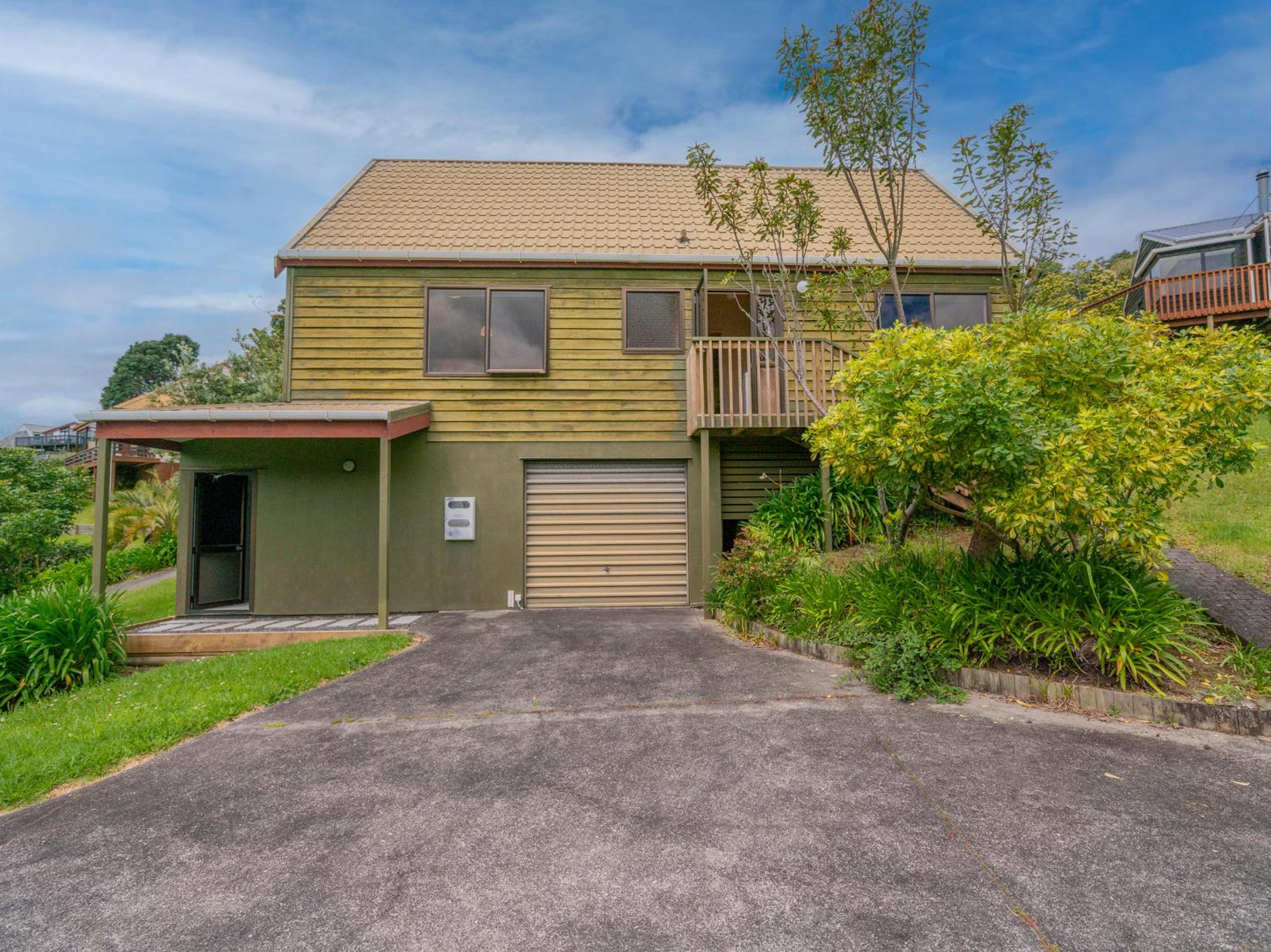 Tuis Grove - Onemana Holiday Home view 2