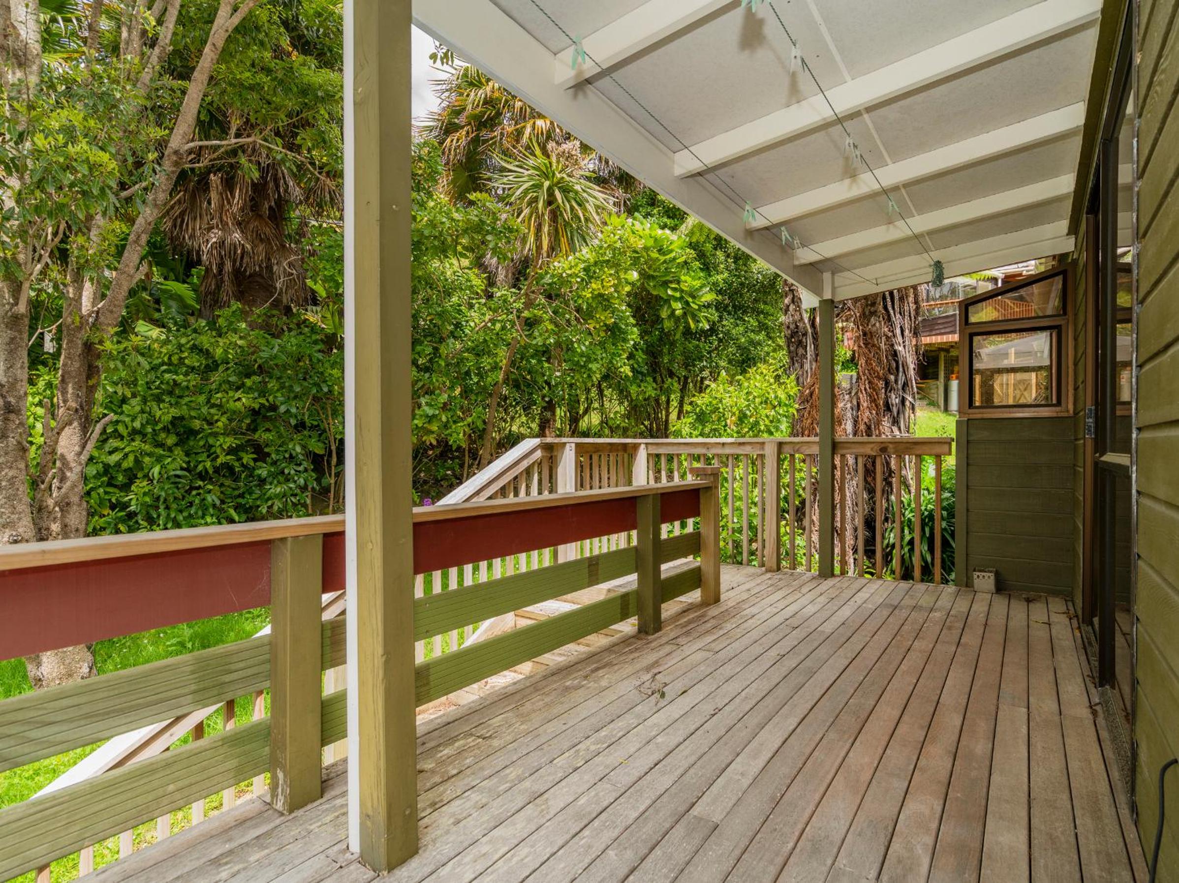 Tuis Grove - Onemana Holiday Home view 5