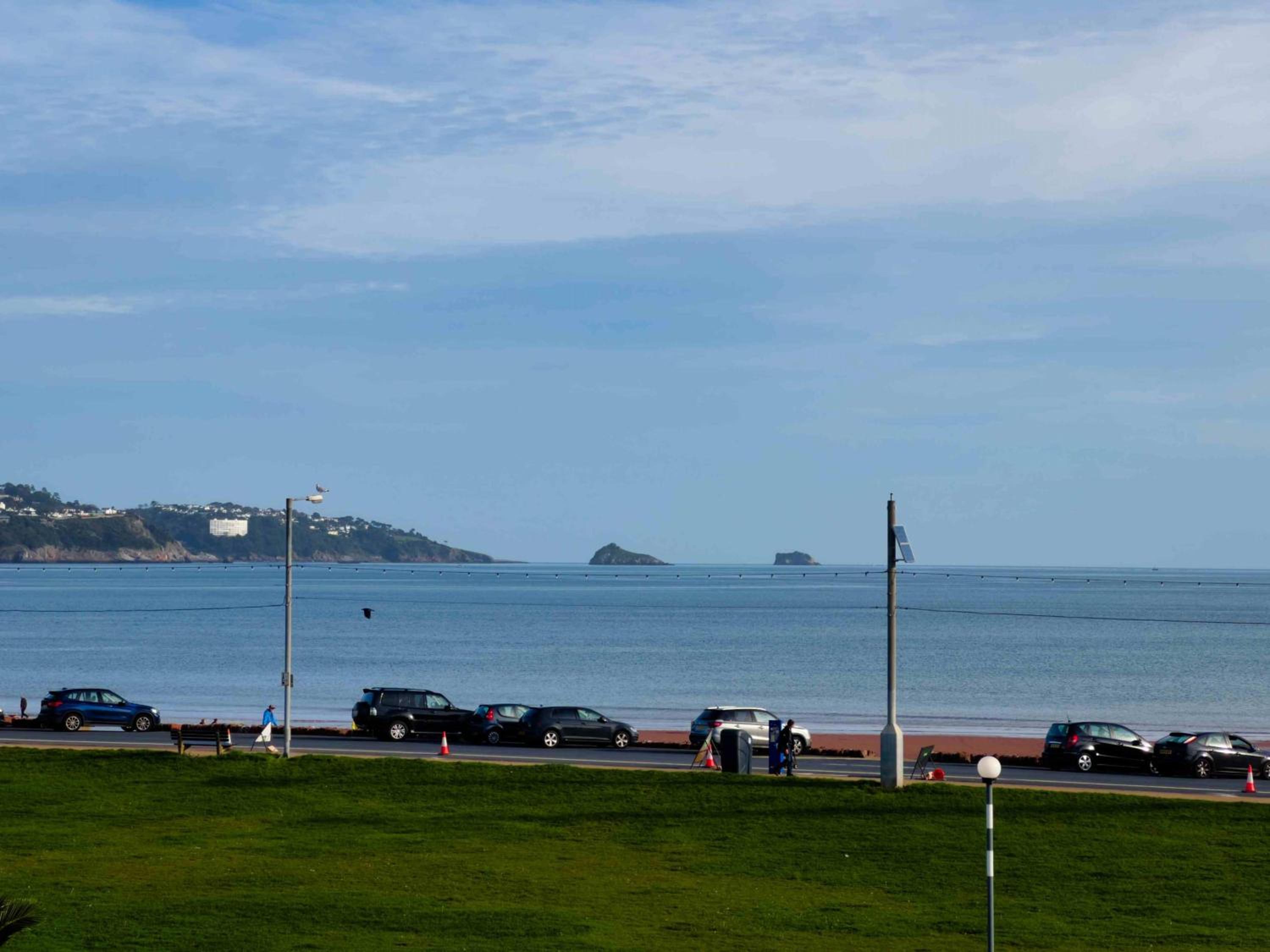 Apartment 2 - 1 Bedroom Sea Front-Sea Views-Free Parking view 4