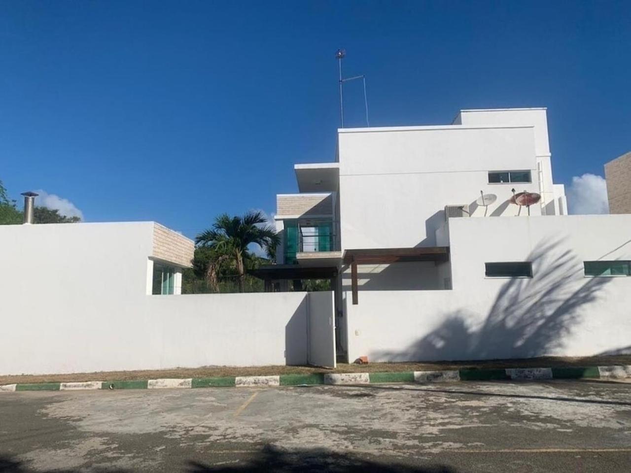 Casa no condomínio paraíso
