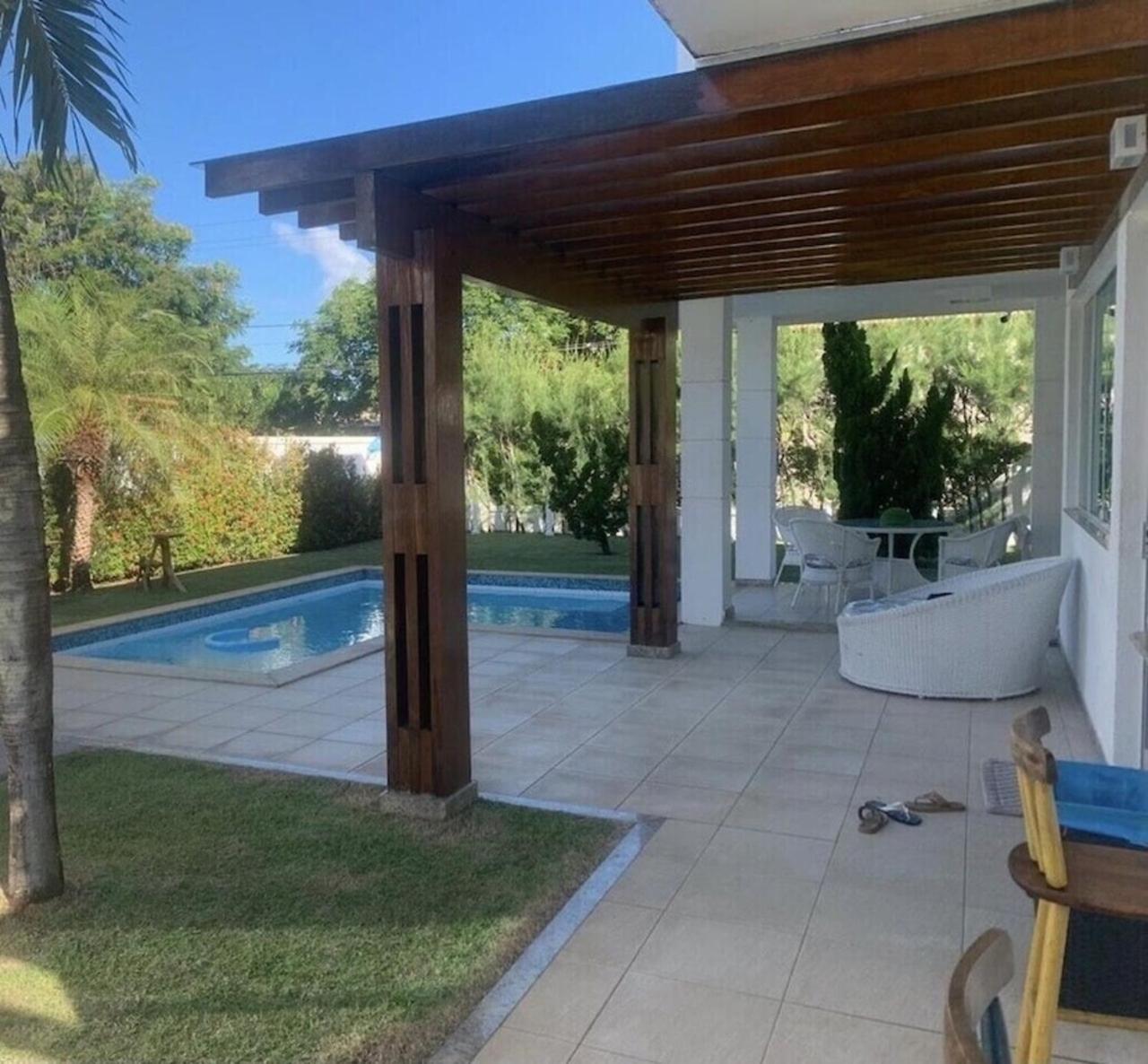 Casa no condomínio paraíso