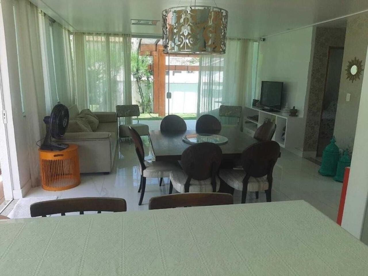 Casa no condomínio paraíso