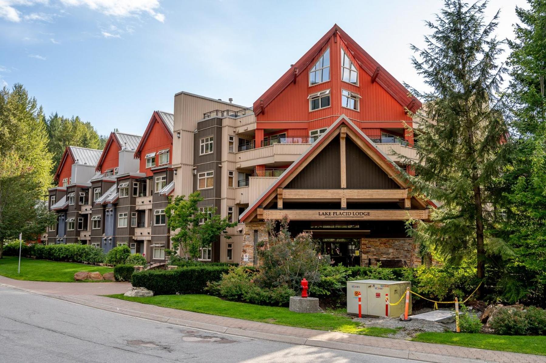 1BR in Lake Placid Lodge, Steps to Creekside Gondola, Shared Pool and Hot Tub, Lounge Access