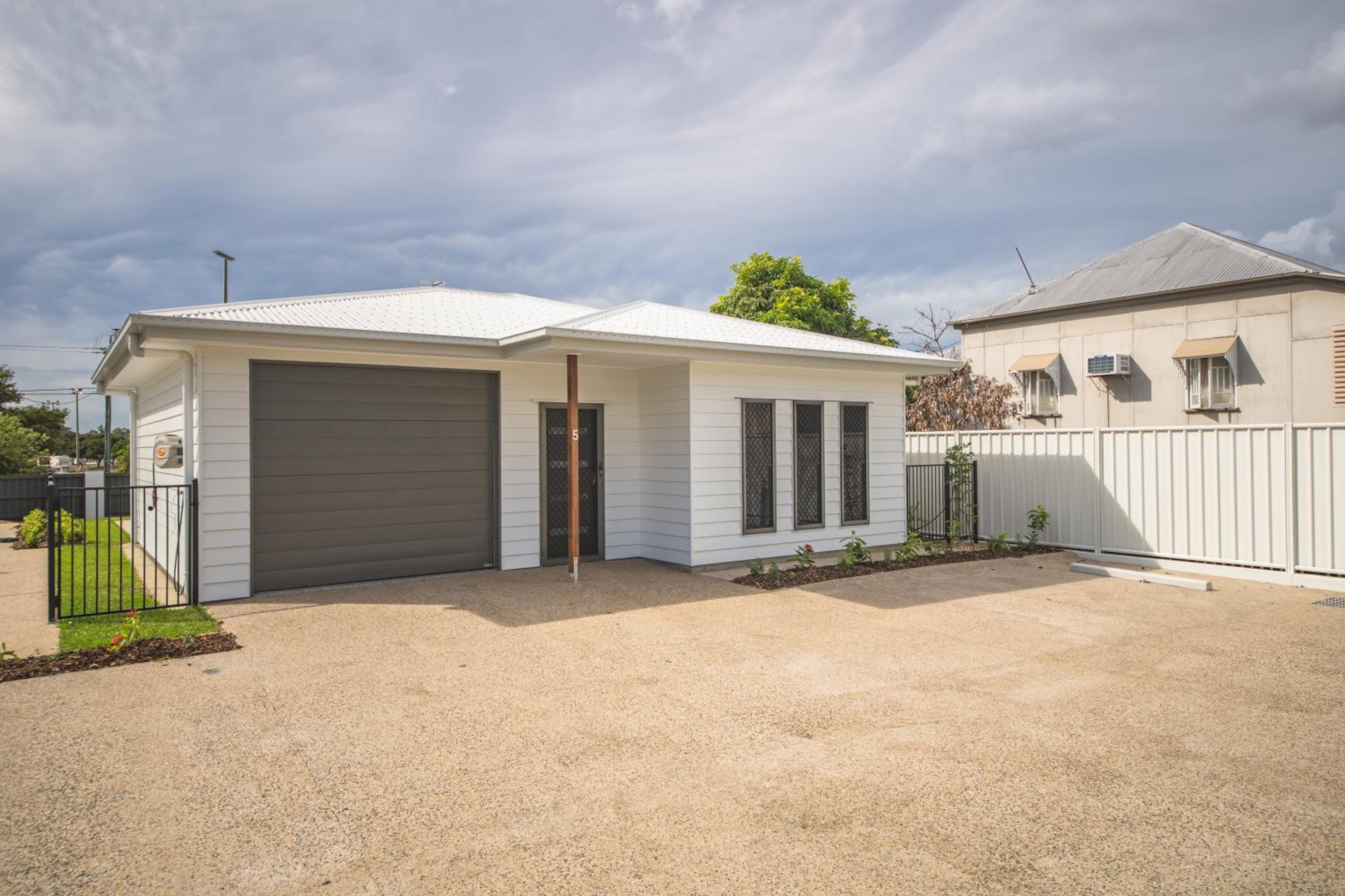 Rockhampton Vacations - Jardine Court Appartments - Property Image 1
