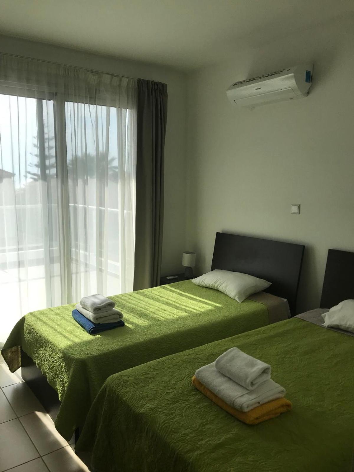 Coral Bay Villa 4, walking distance to Coral Bay