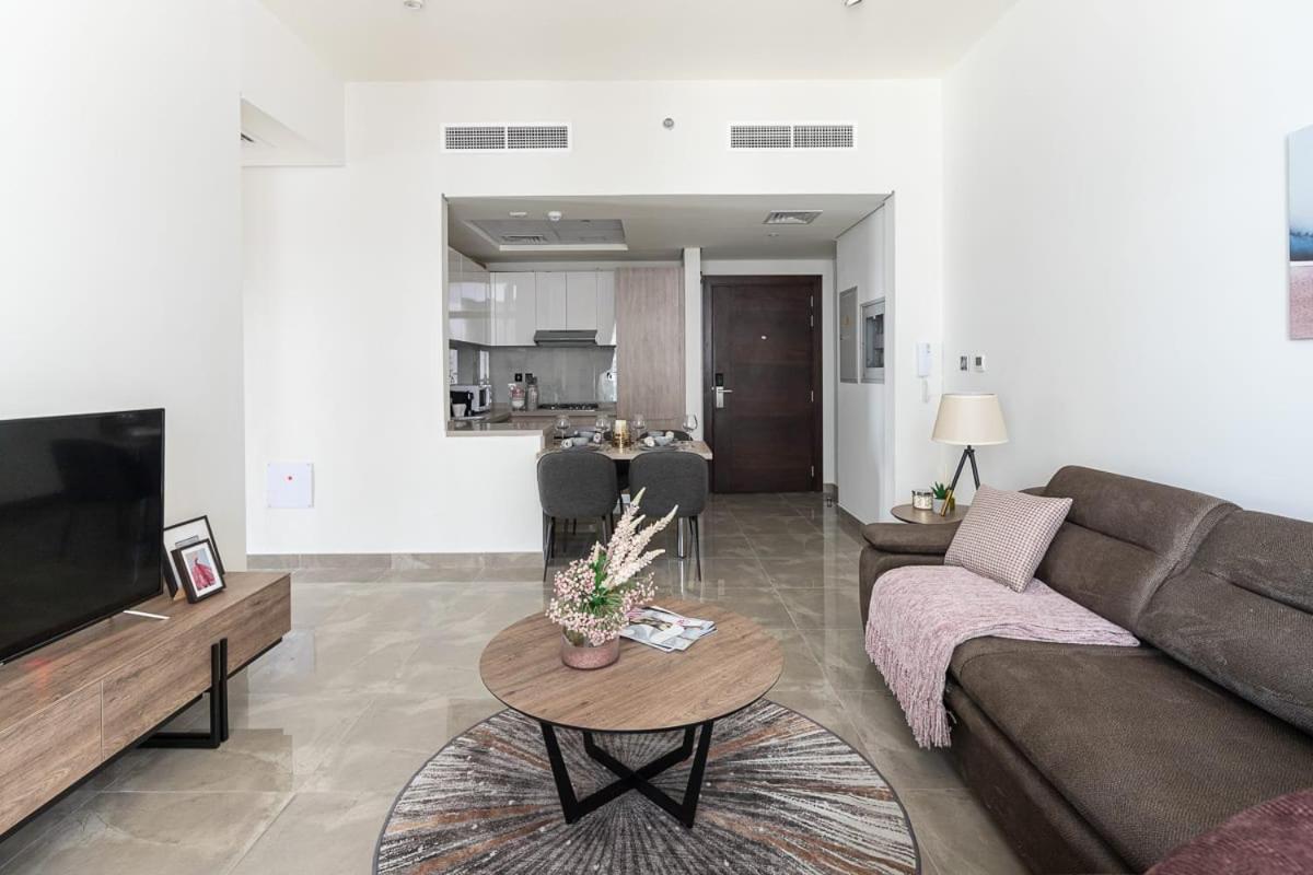 Frank Porter - Majestique Residence 2