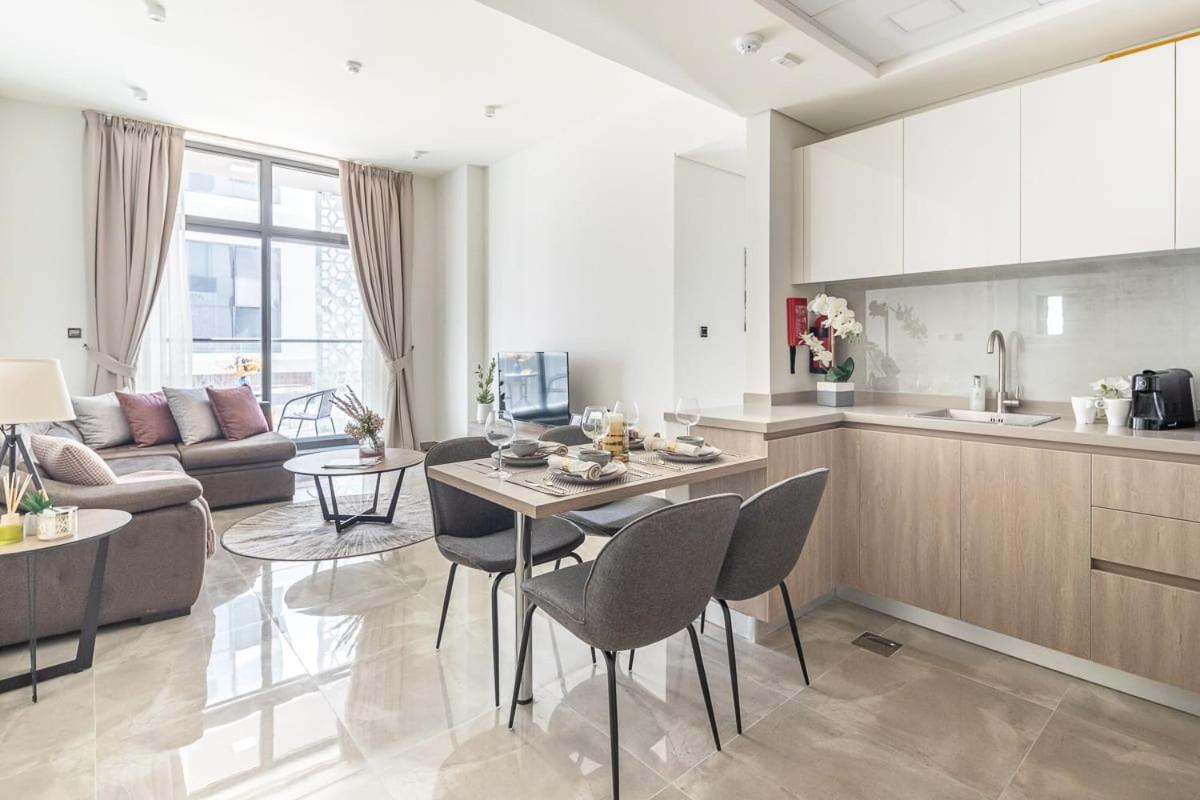 Frank Porter - Majestique Residence 2