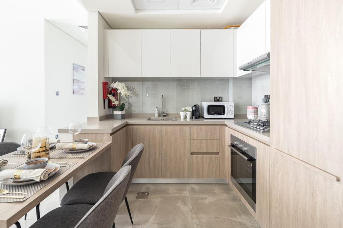 Frank Porter - Majestique Residence 2