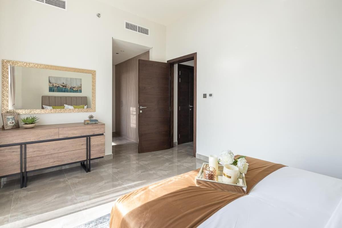 Frank Porter - Majestique Residence 2
