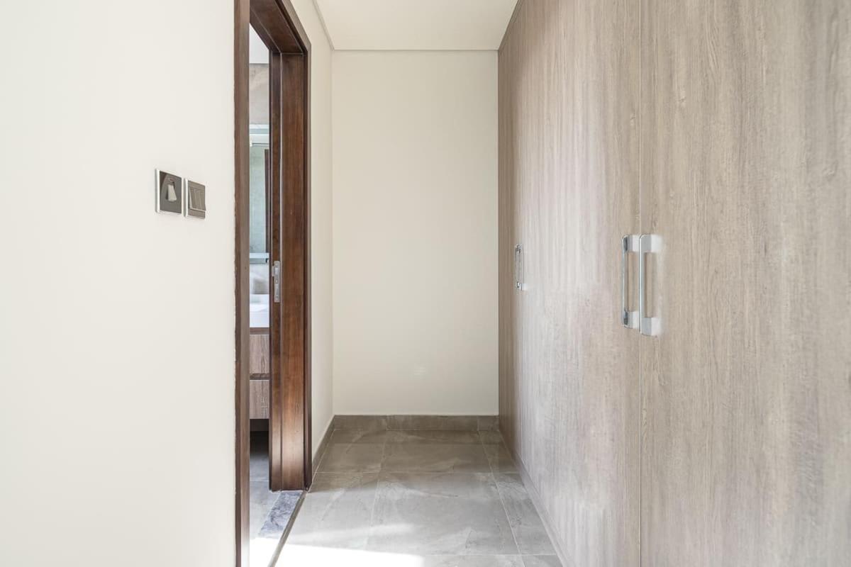 Frank Porter - Majestique Residence 2