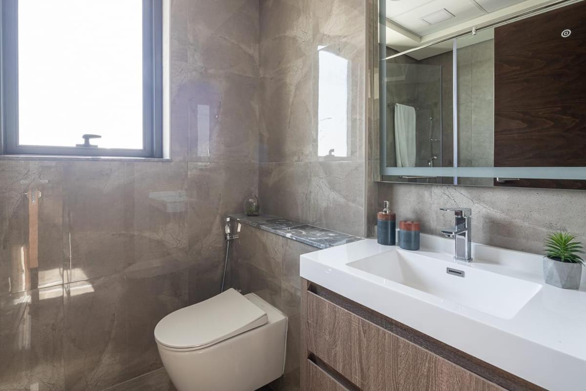 Frank Porter - Majestique Residence 2