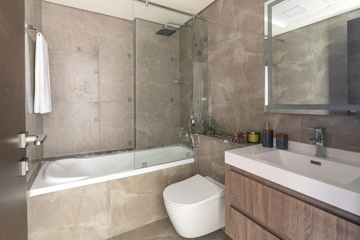 Frank Porter - Majestique Residence 2
