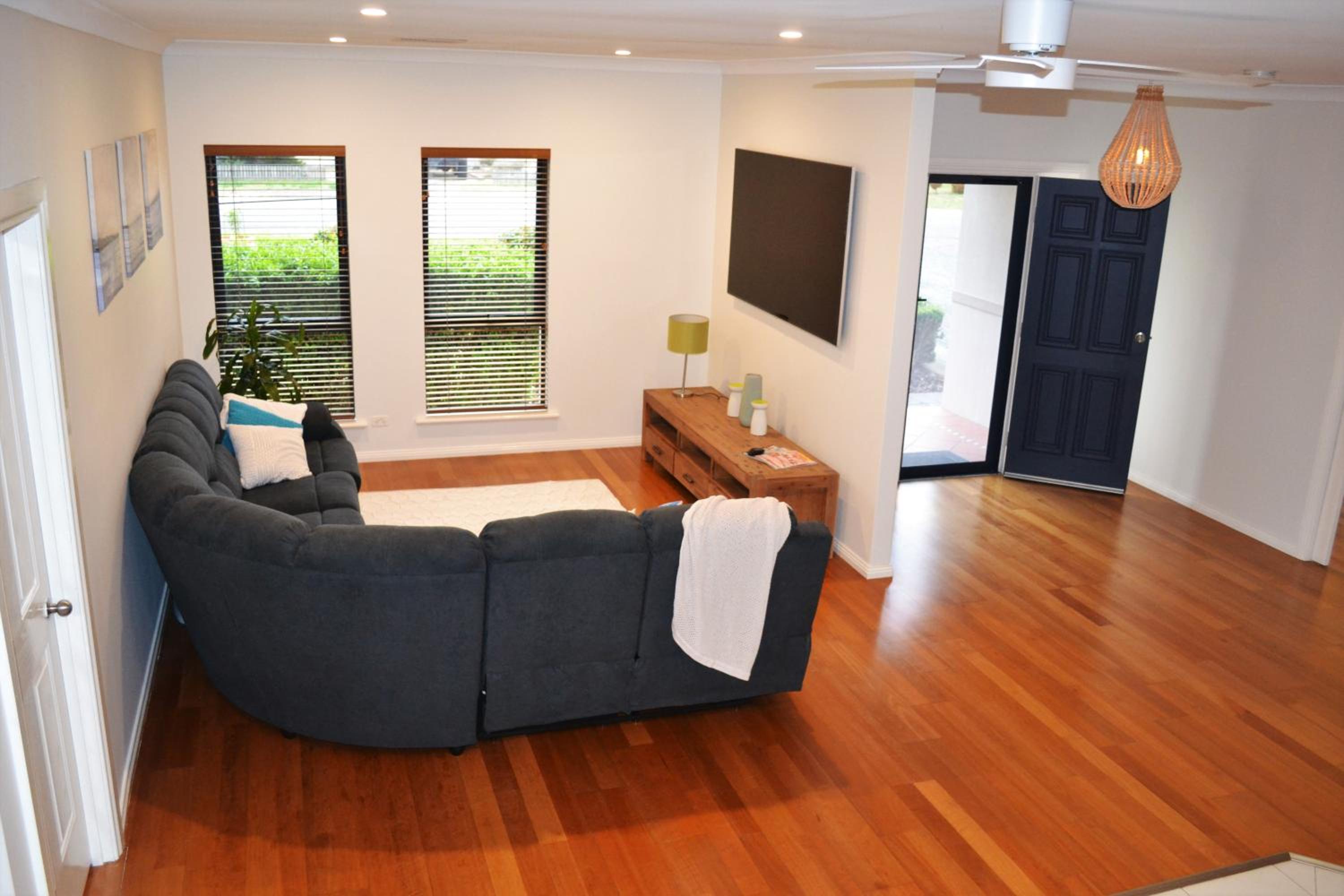 Stan Breeze: Elegant Family Retreat