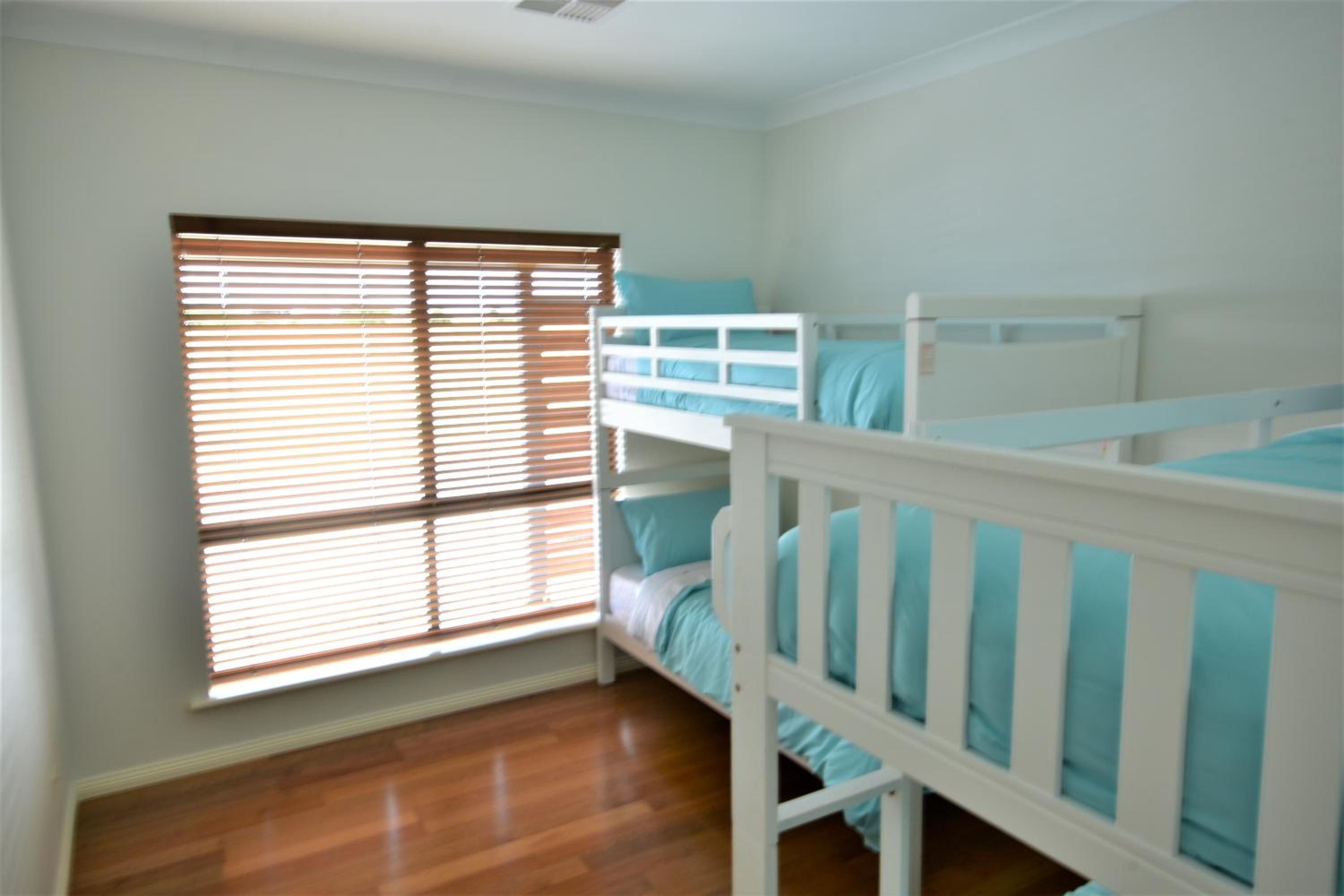 Stan Breeze: Elegant Family Retreat
