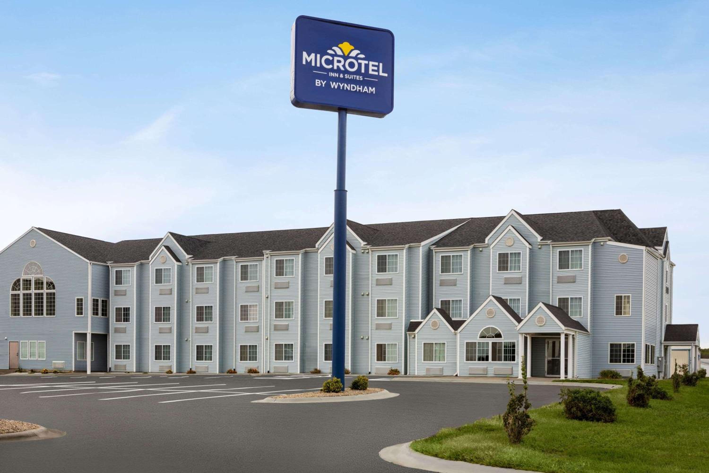 Hotel Microtel Inn & Suites Lincoln - Image 1