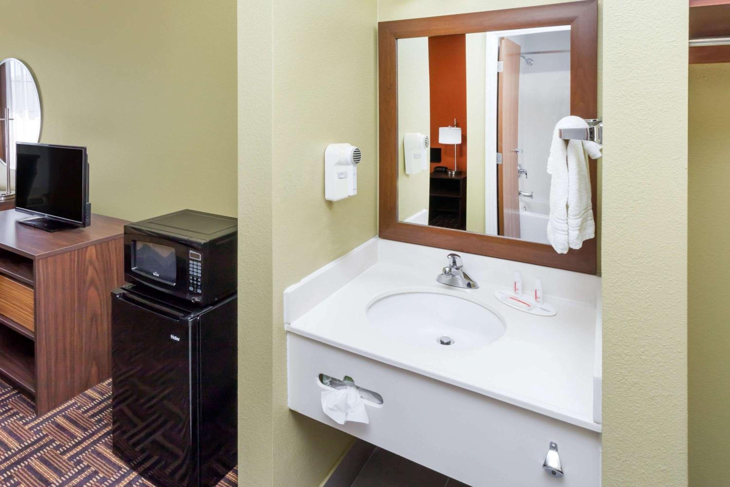 Photo 8