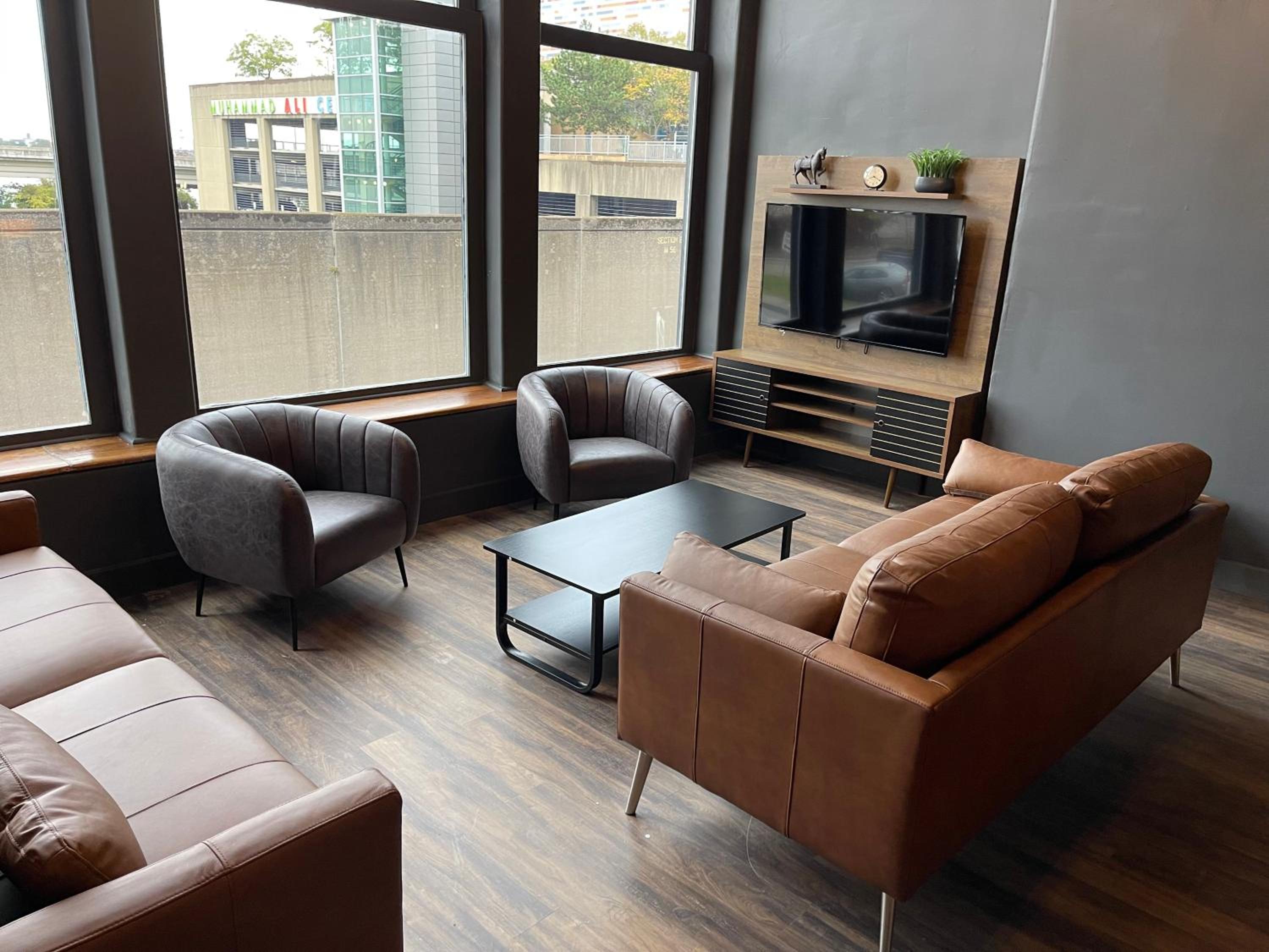 Derby City Plush Loft --- 6 Bed 4 Bath by Hollyhock Suites view 3