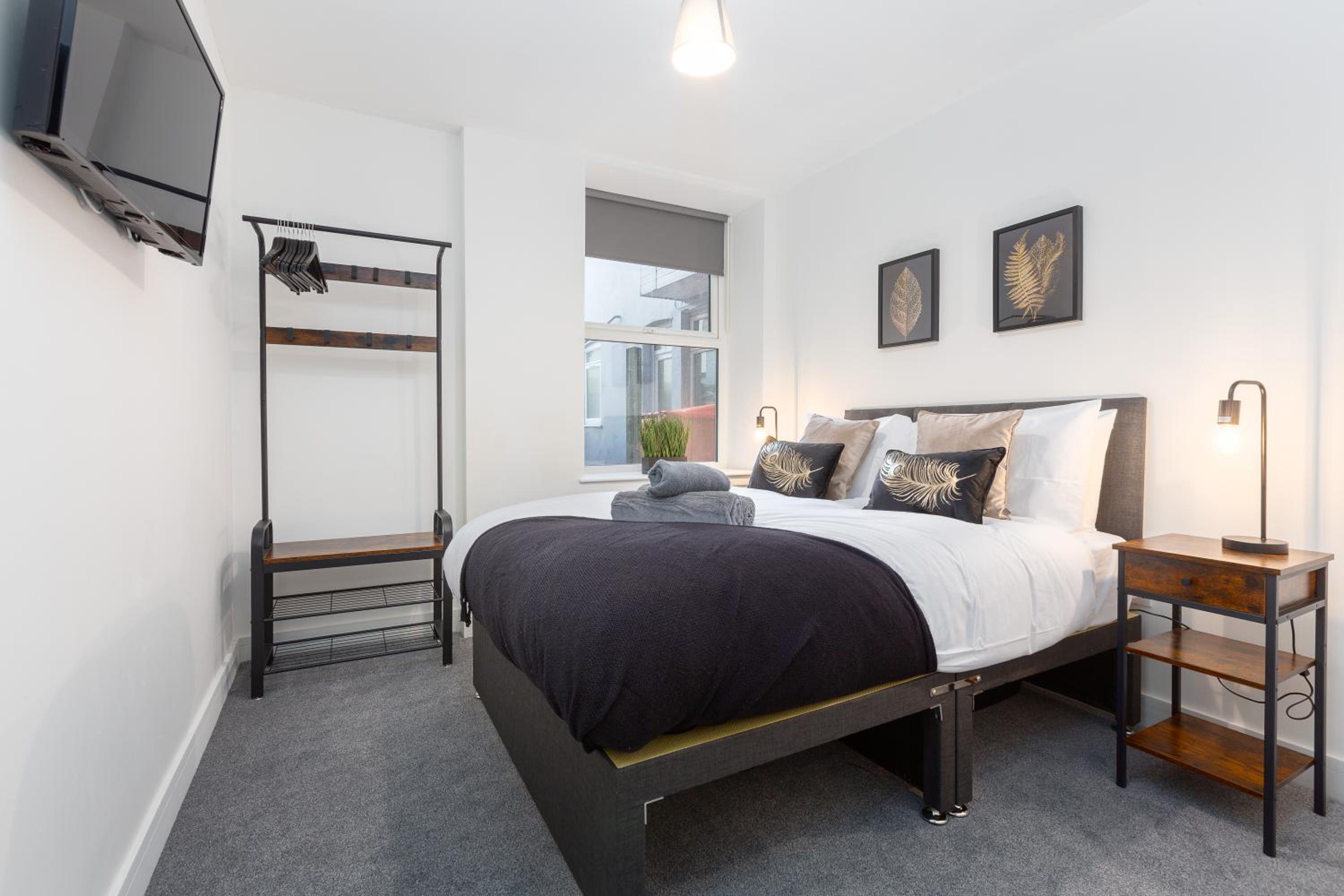 Charles Alexander Short Stay - Charnley House Apartments view 4