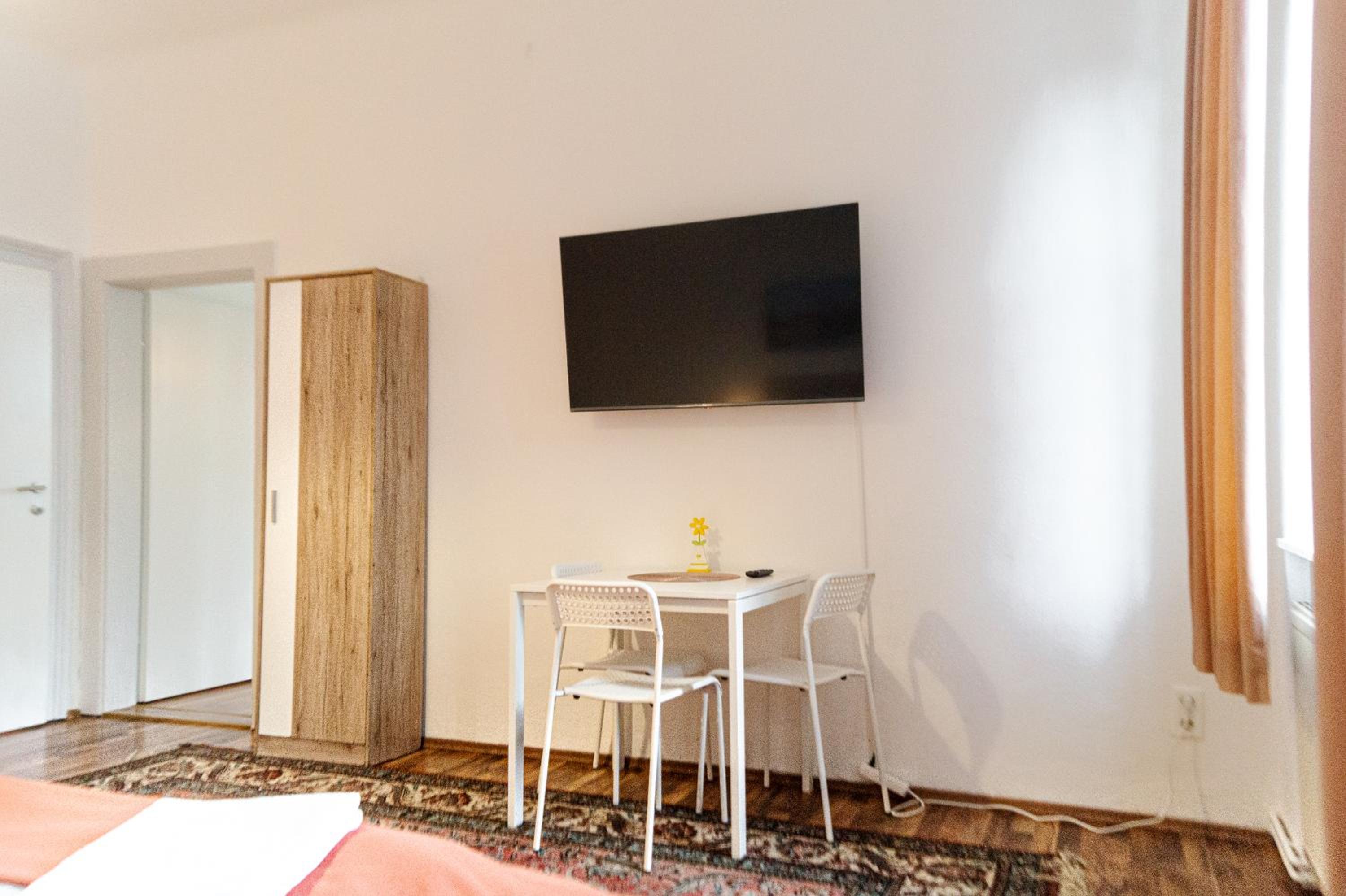 Comfy 2BR- Apartment near Wiener Stadthalle