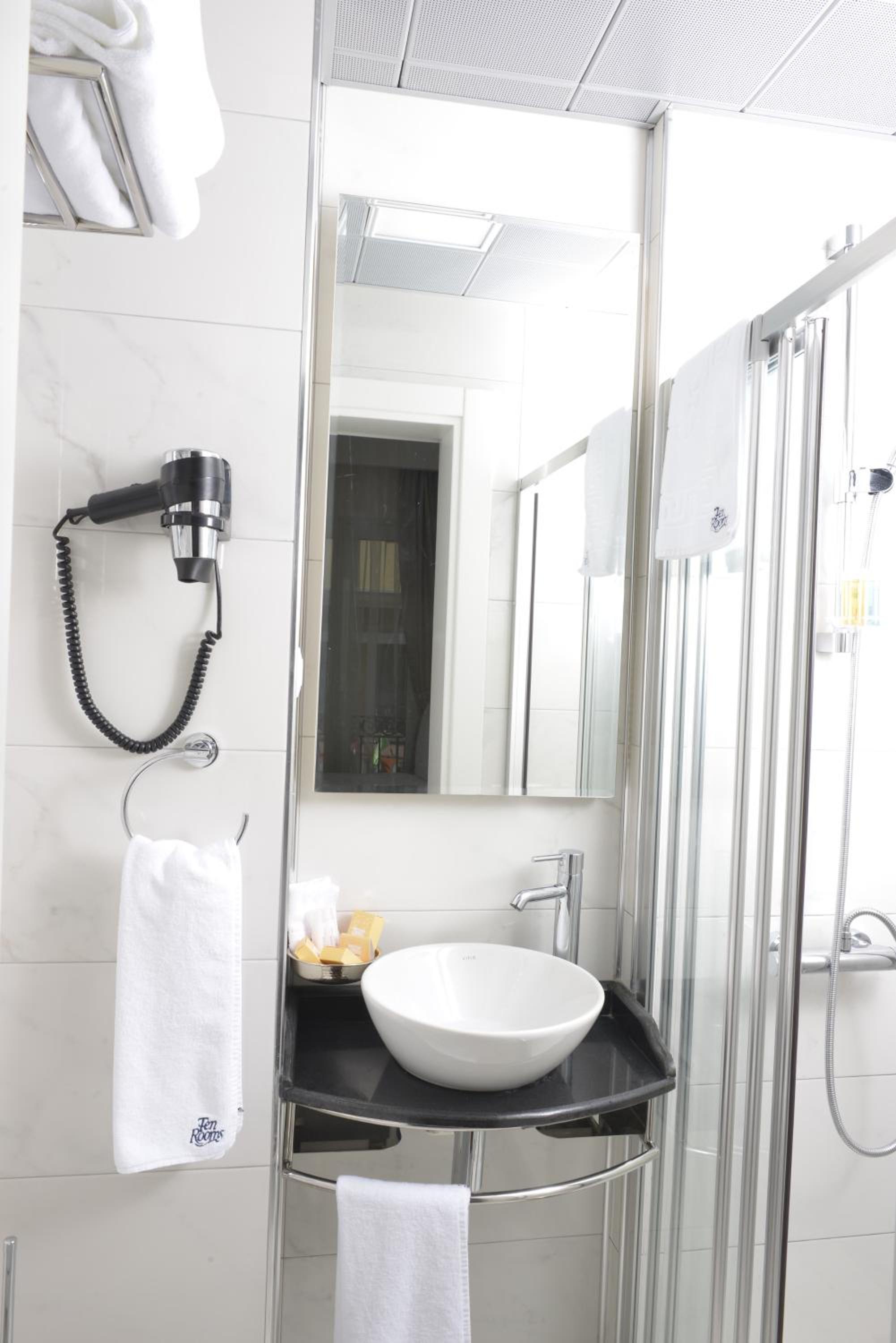 Ten Rooms İstanbul Otel - Image 18