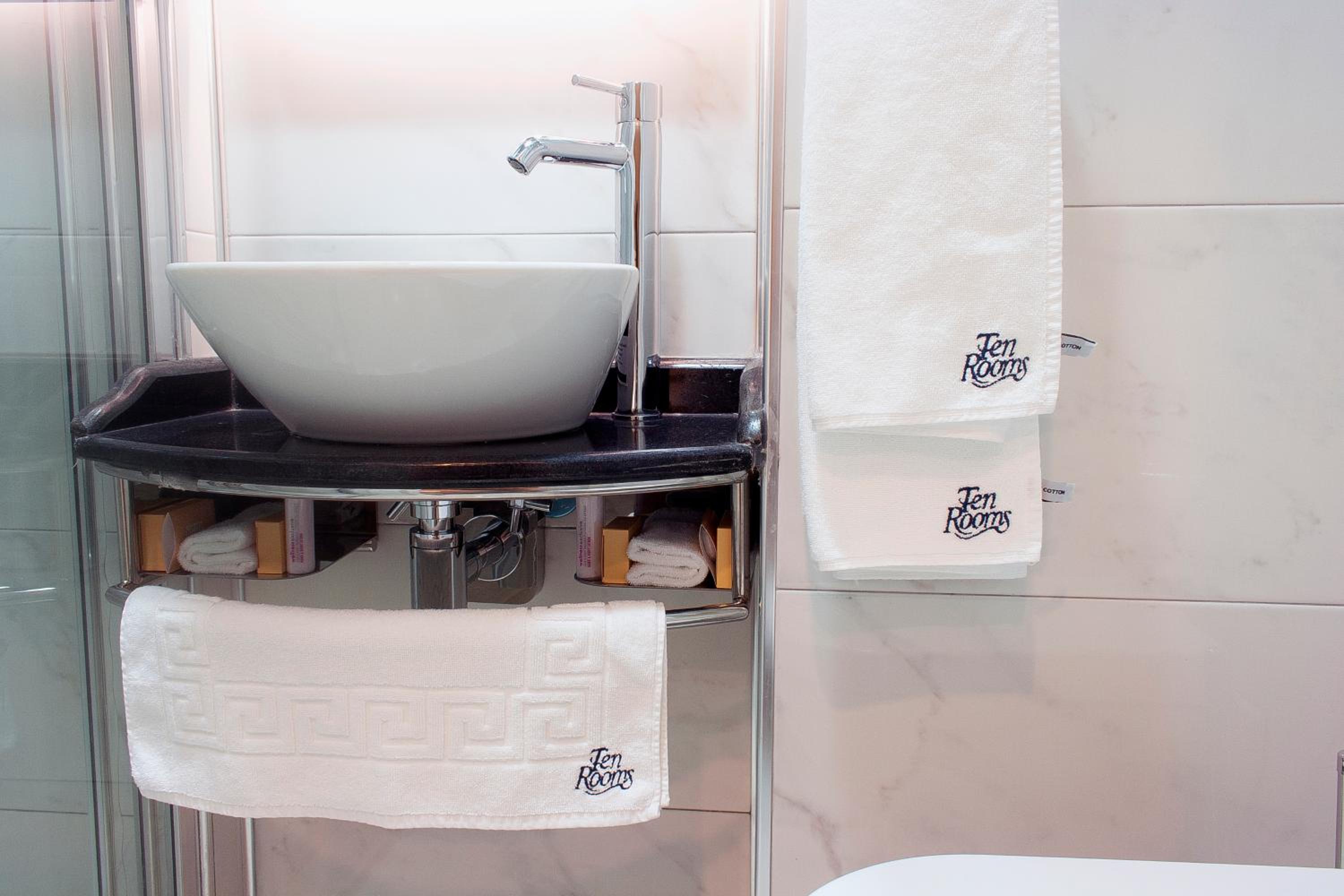 Ten Rooms İstanbul Otel - Image 19