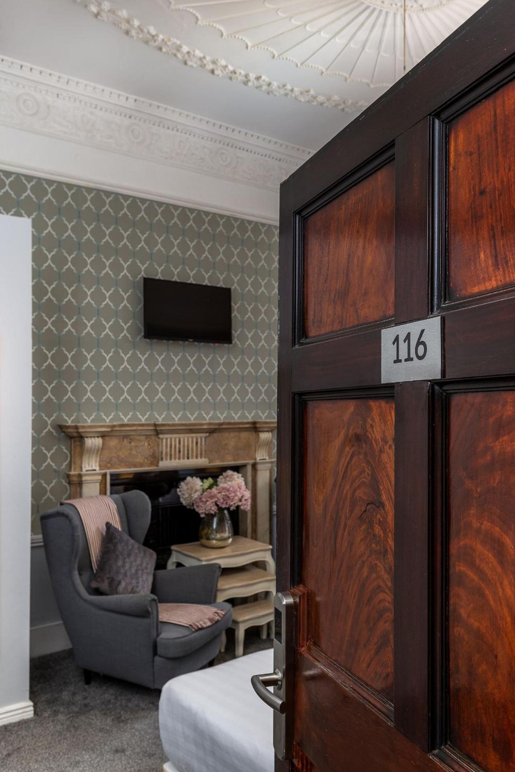 Clifden House by Nina